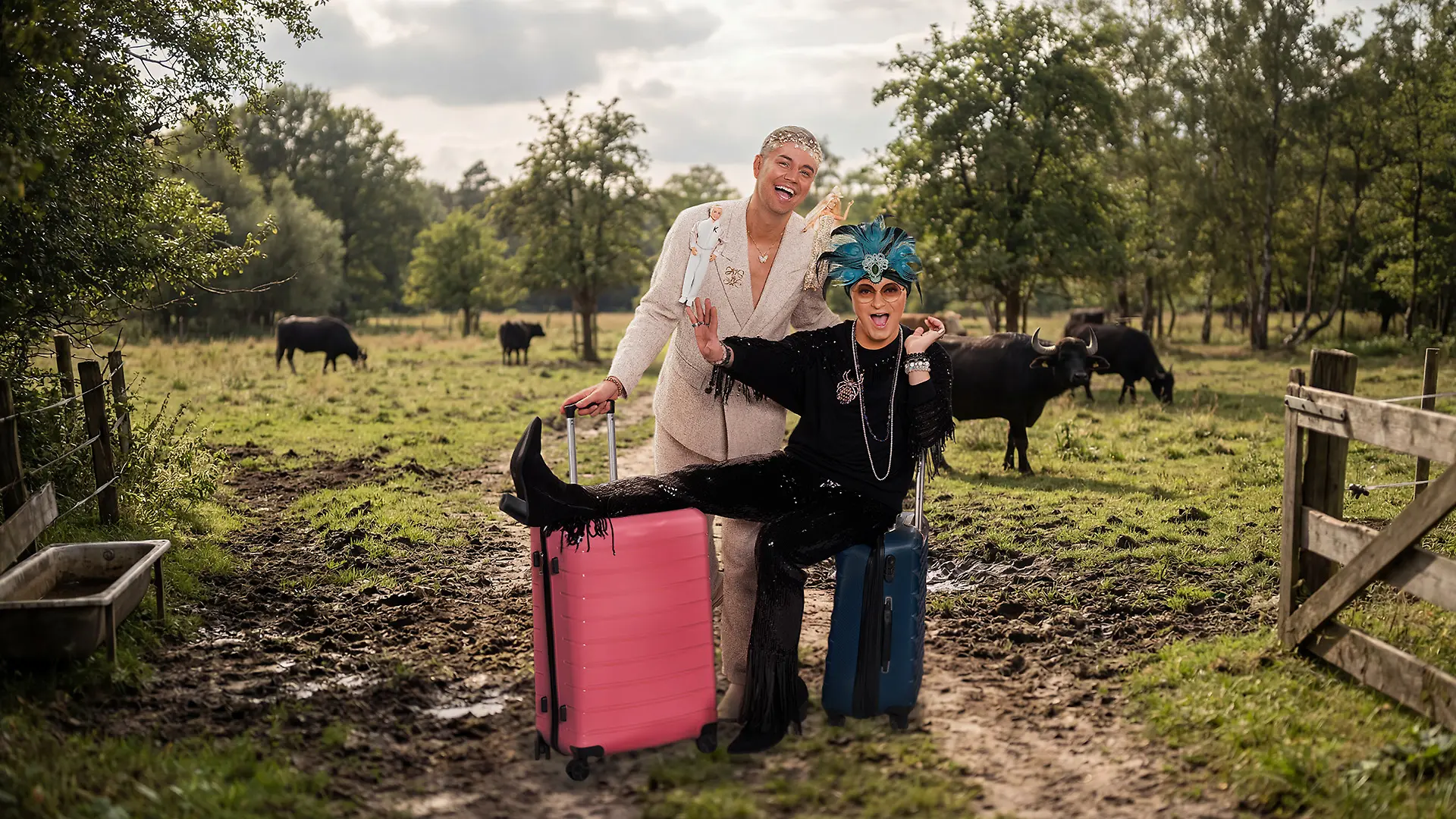 Glamour pur - so wollen Julian F. M. Stoeckel und Partner Marcel das Sommerhaus pimpen!