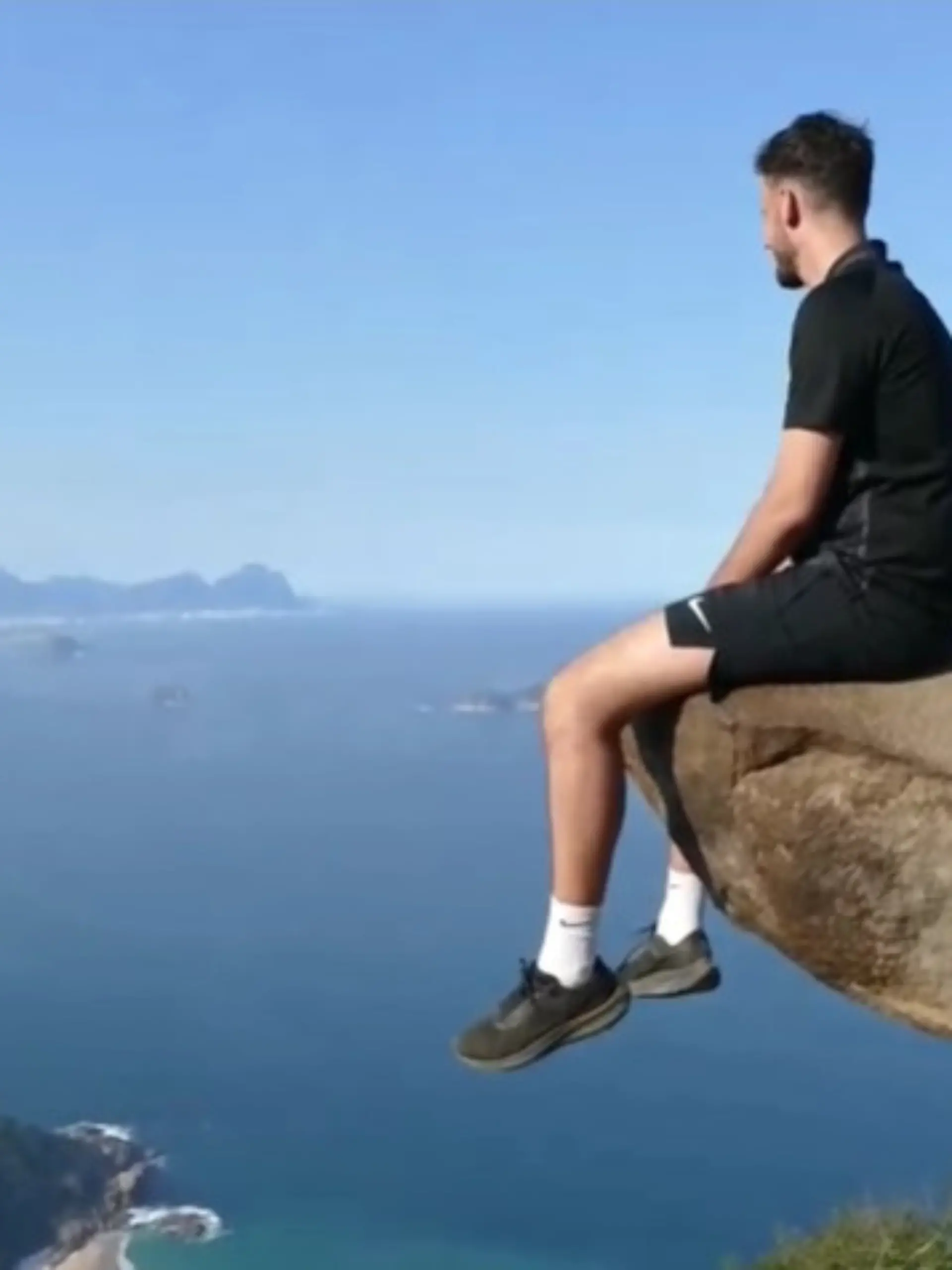 Bild zu: "Instagram-Hotspot in Norwegen zieht schlecht ausgerüstete Selfie-Touristen an"