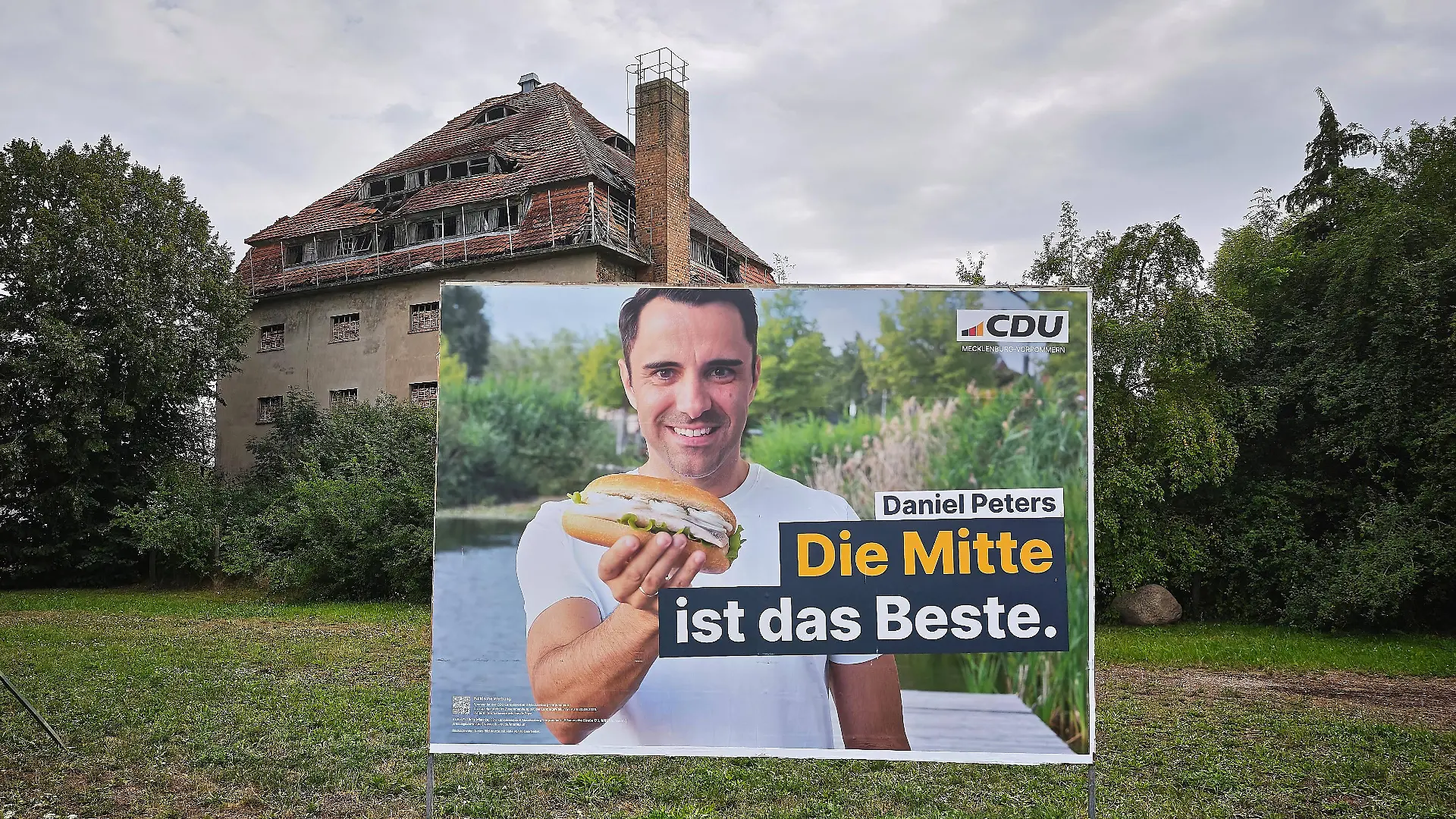 Demmin, Mecklenburg-Vorpommern, Deutschland, 18.08.2026: Wahlplakat für die Landtagswahl 2026 mit Daniel Peter
