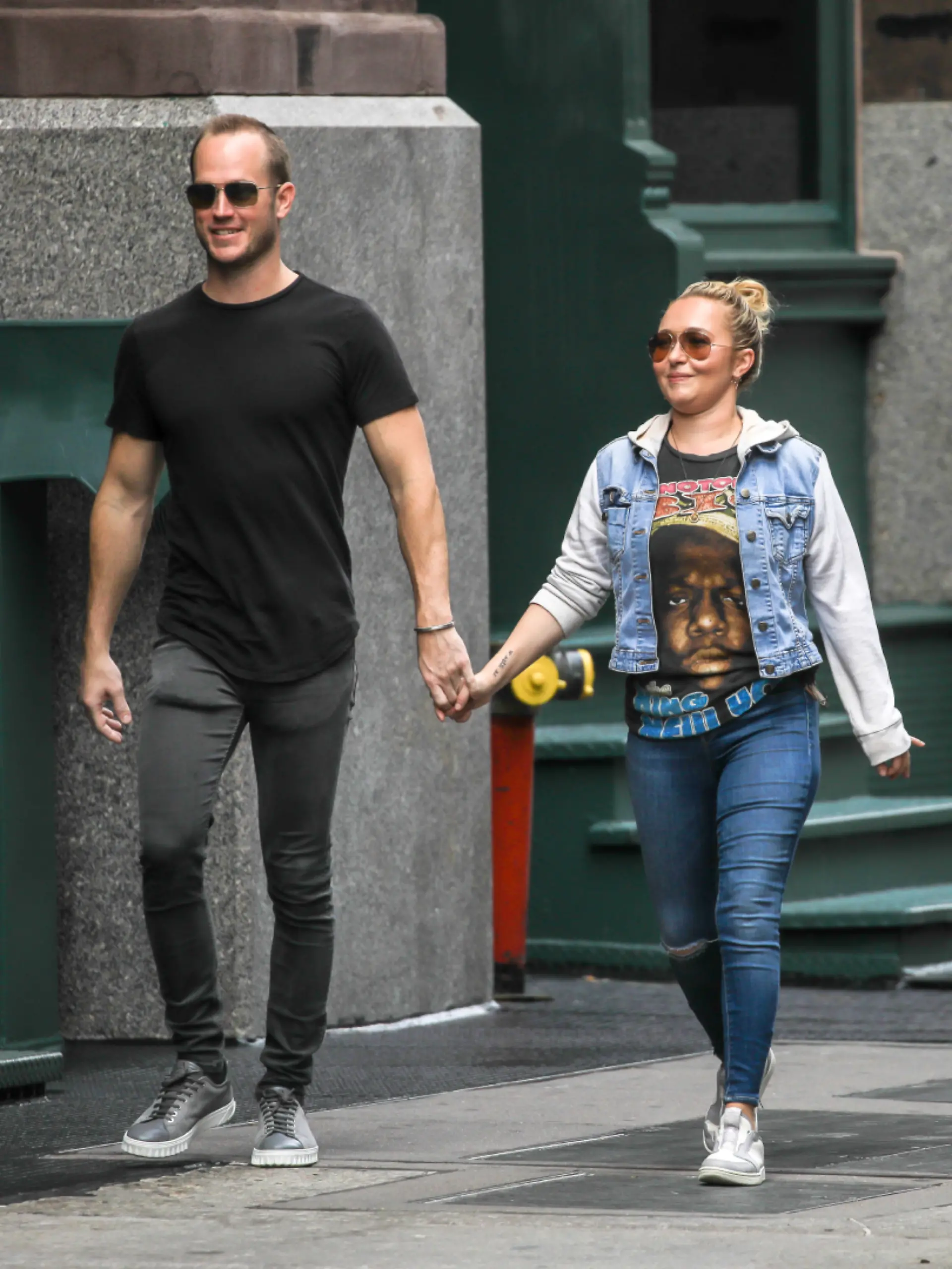 Hayden Panettiere Händchen haltend mit  Brian Hickersons Bruder Zach in New York