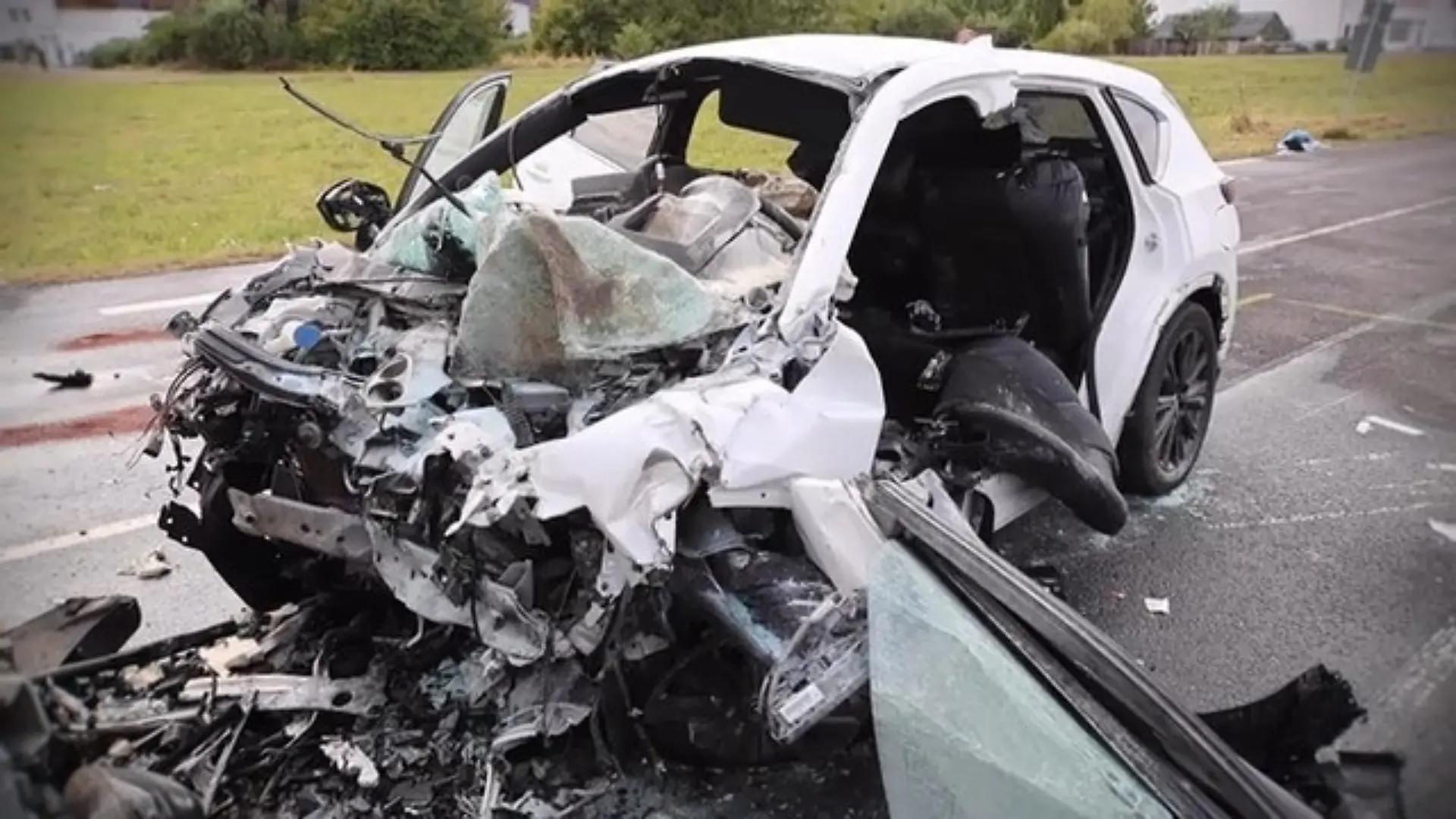 Zwei Tote nach Unfall in Hessen! Vater von Fahrer Nikita (†15) unter Schock Acht Minderjährige saßen im Auto