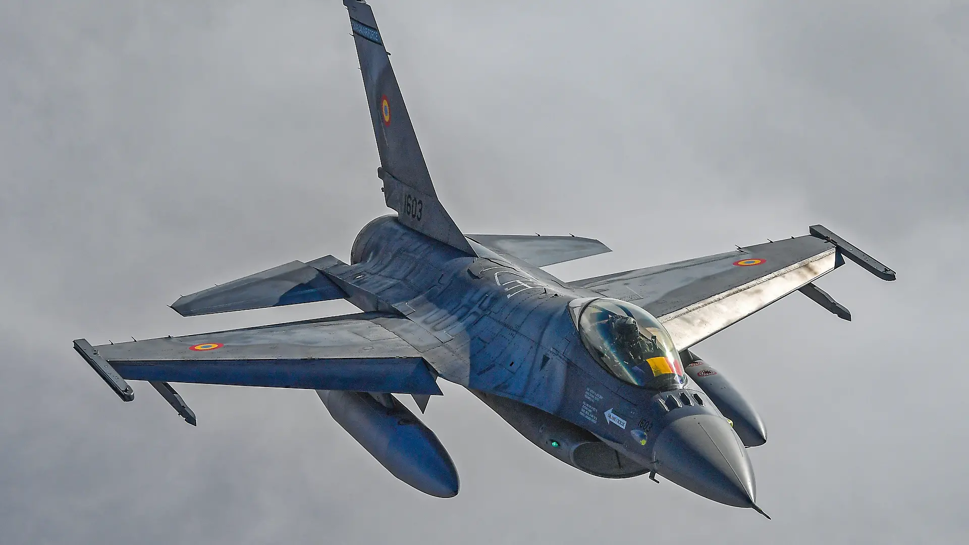By the summer, Ukrainian pilots will begin flight training on the Lockheed Martin F16. In the photo a Romanian Air Force F16 assigned to the 53rd Fighter Squadron "Warhawks" (Baza 86 AerianÄ) on patrol on the eastern flank of NATO By the summer, Ukrainian pilots will begin flight training on the Lockheed Martin F16. In the photo an F16 of the Romanian Air Force assigned to the 53rd "Warhawks" Fighter Squadron (Baza 86 AerianÄ) on patrol on NATO's eastern flank