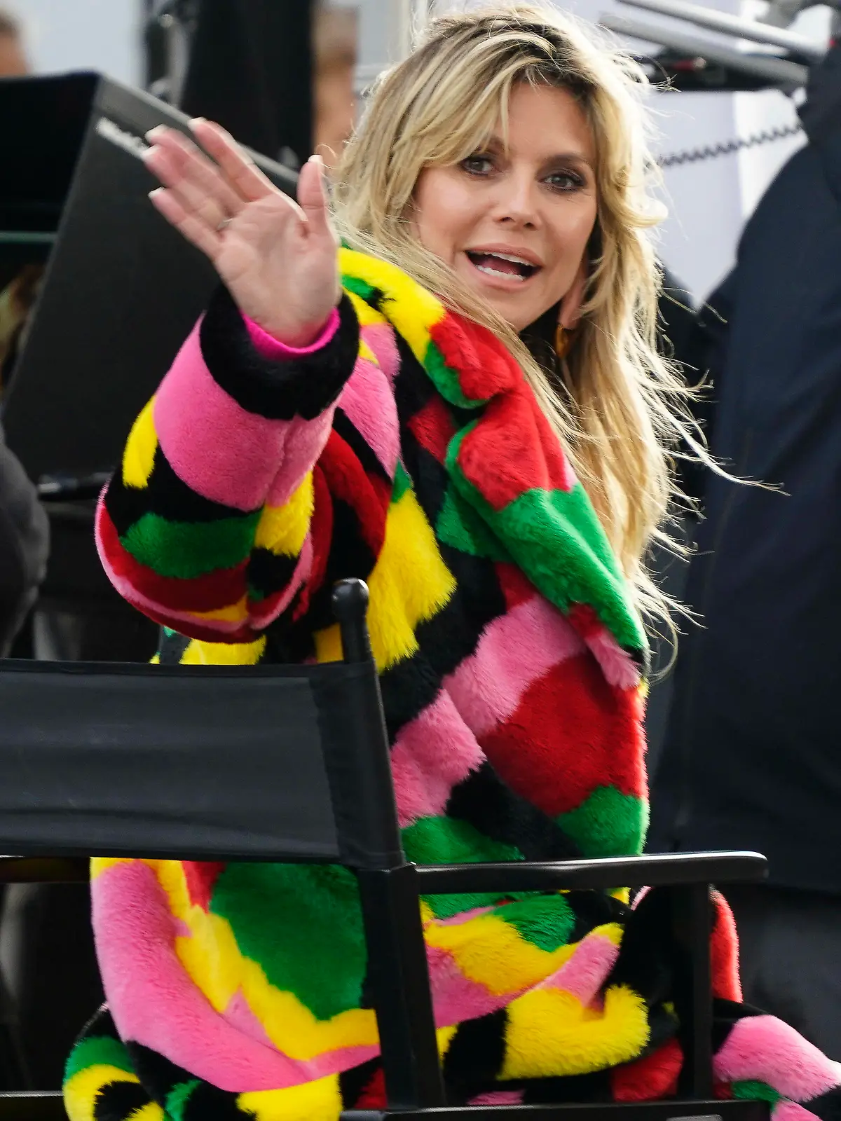  Heidi Klum bei den Dreharbeiten zur 16. Staffel der Pro7 Castingshow Germanys Next Topmodel vor dem Hotel Adlon. Berlin, 19.11.2020 *** Heidi Klum during the shooting of the 16 season of the Pro7 casting show Germanys Next Topmodel in front of the Hotel Adlon Berlin, 19 11 2020 Foto:xJ.xKrickx/xFuturexImage