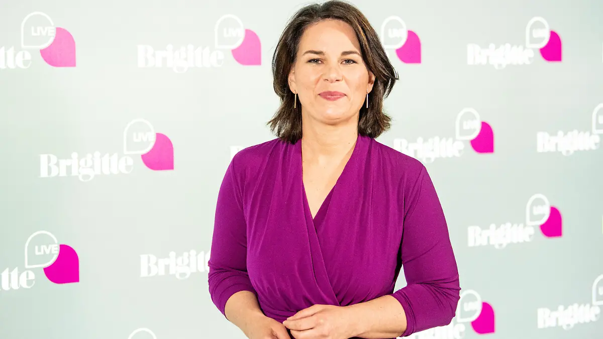 01.07.2021, Berlin: Annalena Baerbock, Kanzlerkandidatin Bündnis90/Die Grünen, kommt zu «Brigitte Live». «Brigitte Live» begrüßt die Spitzenkandidatin und -Kandidaten für die Bundestagswahl 2021. Weitere Termine: 07.07.2021 CDU-Kanzlerkandidat Laschet 28.07.2021 SPD-Kanzlerkandidat Scholz. Die Veranstaltungen werden als Live-Stream übertragen. Foto: Fabian Sommer/dpa +++ dpa-Bildfunk +++