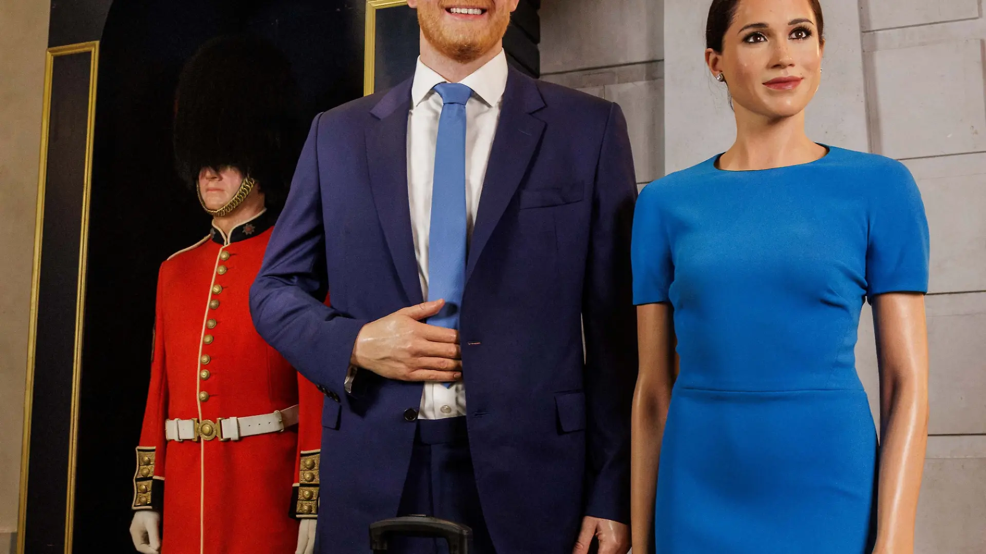 The waxworks of Britain's Prince Harry and his wife, Meghan, stand next to suitcases at the Madame Tussauds museum, in London, Britain, in this handout released August 20, 2026.  Madame Tussauds London/Handout via REUTERS    THIS IMAGE HAS BEEN SUPPLIED BY A THIRD PARTY. NO RESALES. NO ARCHIVES