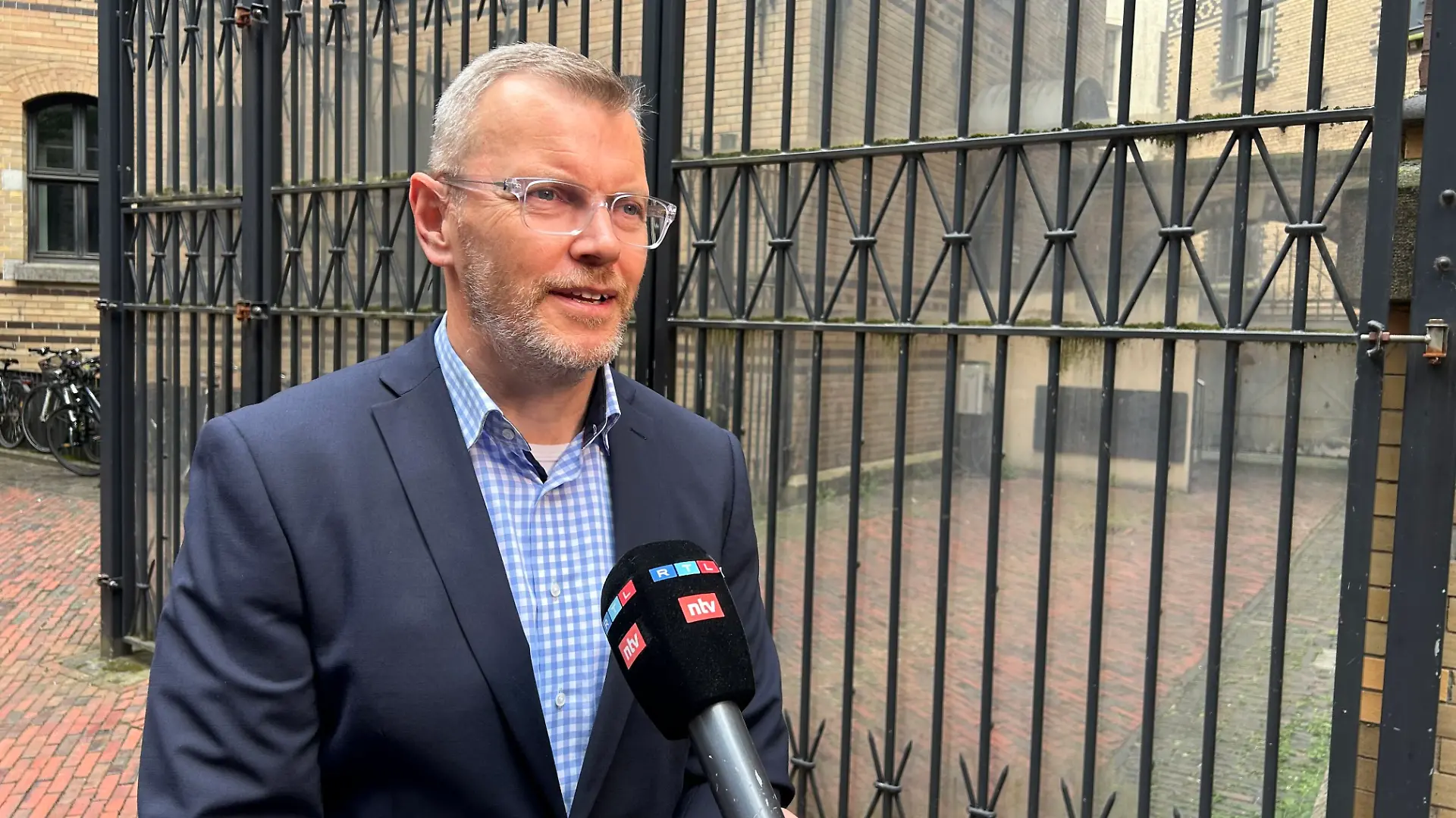 „Der Tatverdächtige befindet sich nicht in Untersuchungshaft.”, sagt Frank Passade, Pressesprecher der Staatsanwaltschaft Bremen.