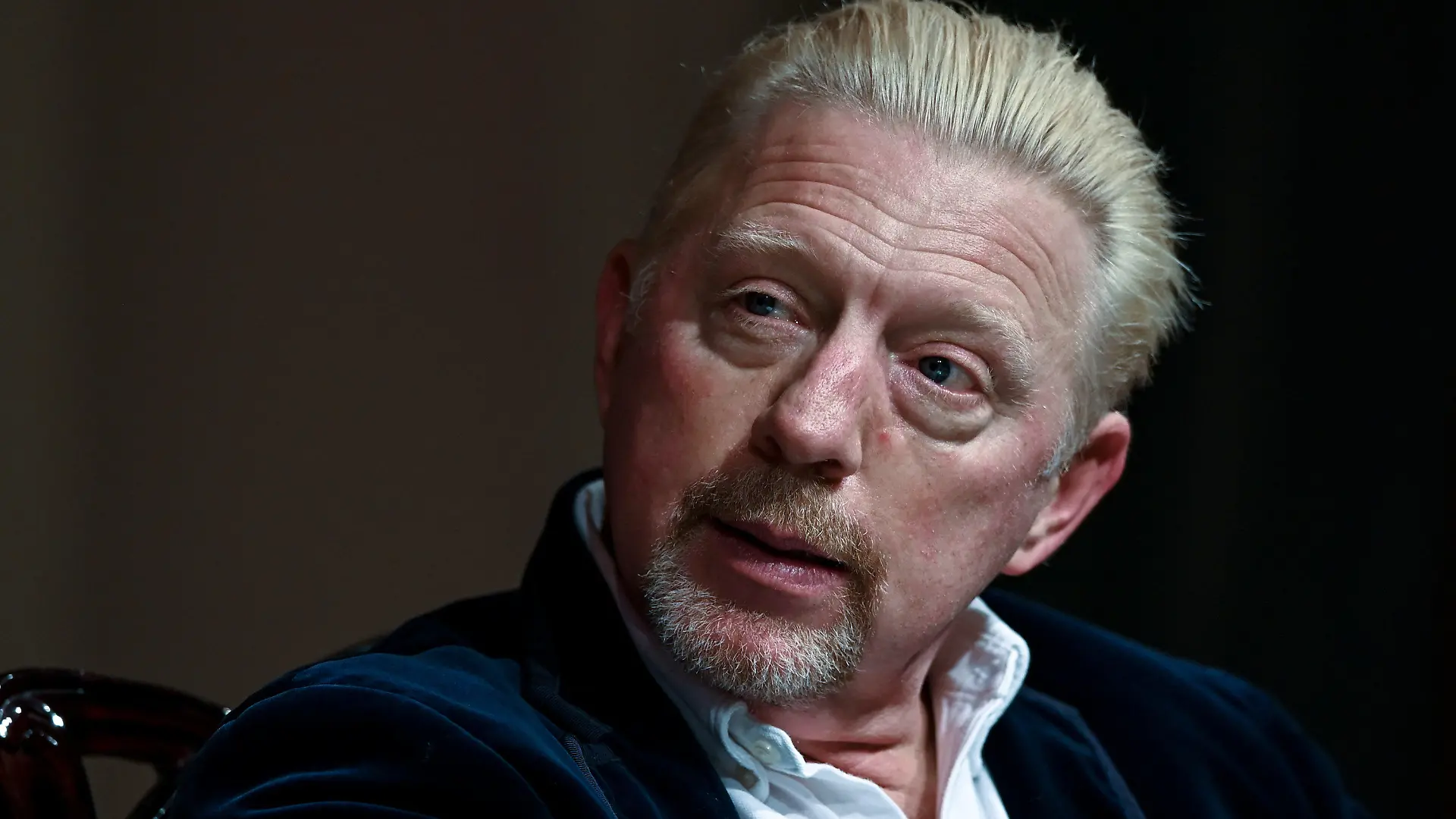 ARCHIV - 14.10.2020, Sachsen-Anhalt, Dessau-Roßlau: Boris Becker, ehemaliger Tennis-Profi, auf einer Veranstaltung in Dessau. Becker, der sich vor Gericht gegen Vorwürfe der britischen Insolvenzbehörde wehrt, fühlt sich eigenen Angaben zufolge von deutschen Medien vorverurteilt. (zu dpa: «Boris Becker findet Medienberichte über Prozess «rufschädigend»») Foto: Hendrik Schmidt/dpa-Zentralbild/dpa +++ dpa-Bildfunk +++