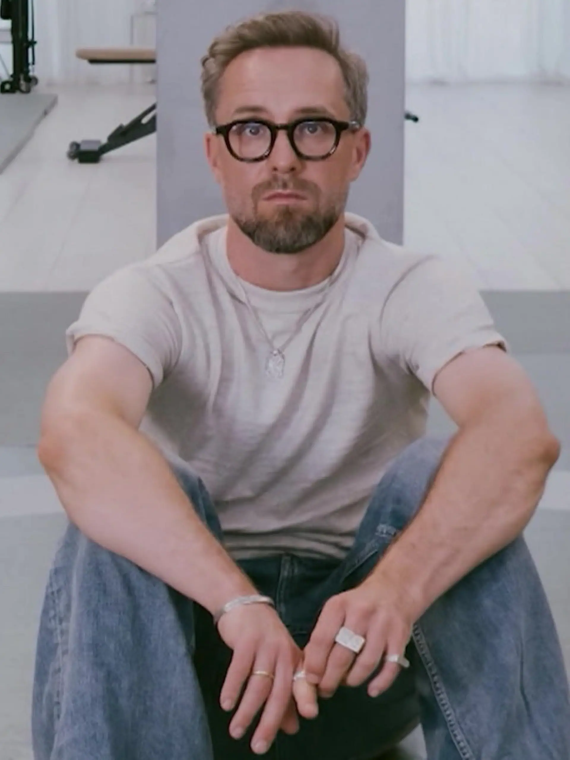 Bild zu: "Jahrelang versteckt! SO sieht Mark Forster ohne Cap aus"