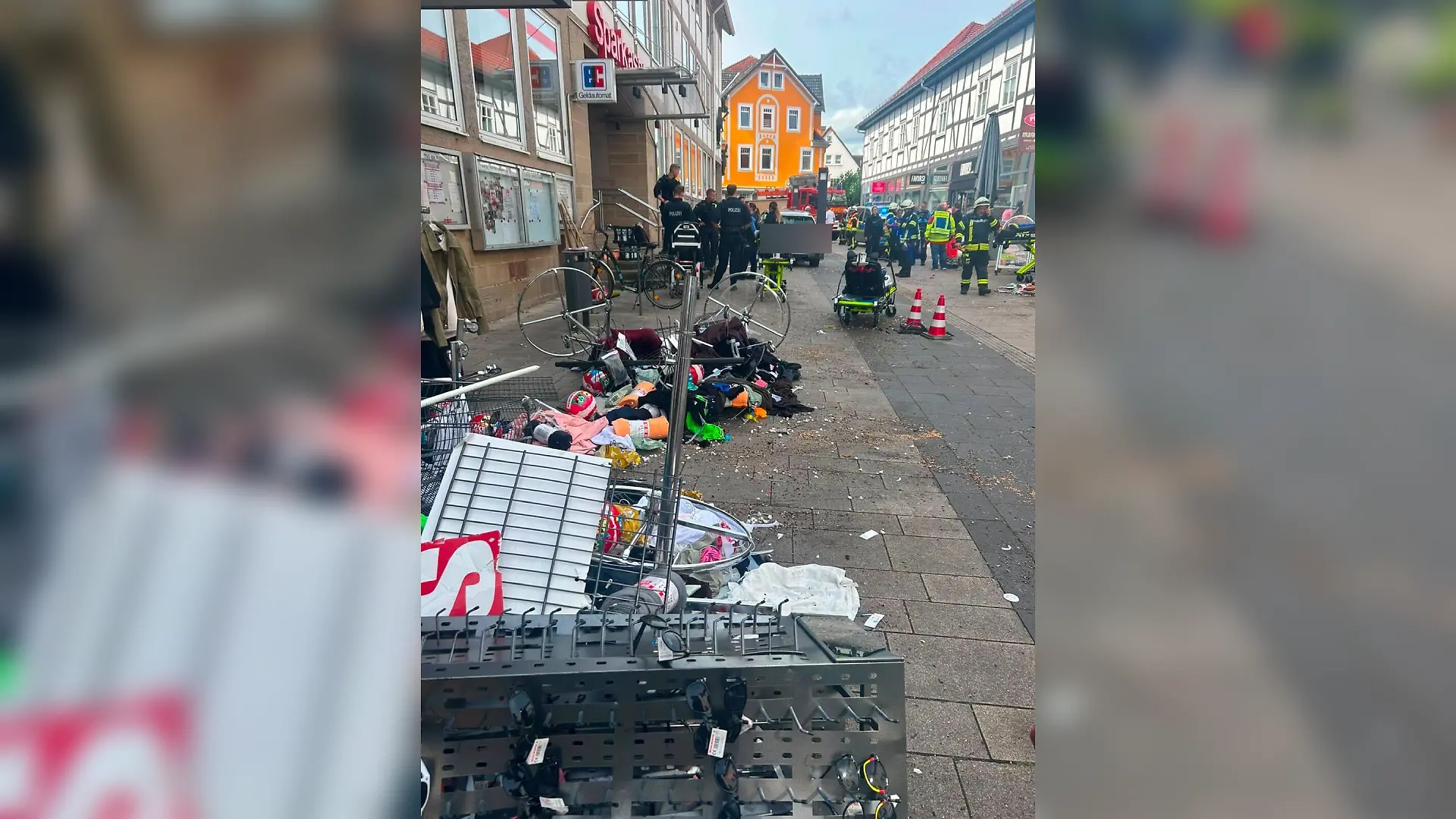 Die Fußgängerzone in Hofgeismar ist sichtlich verwüstet.