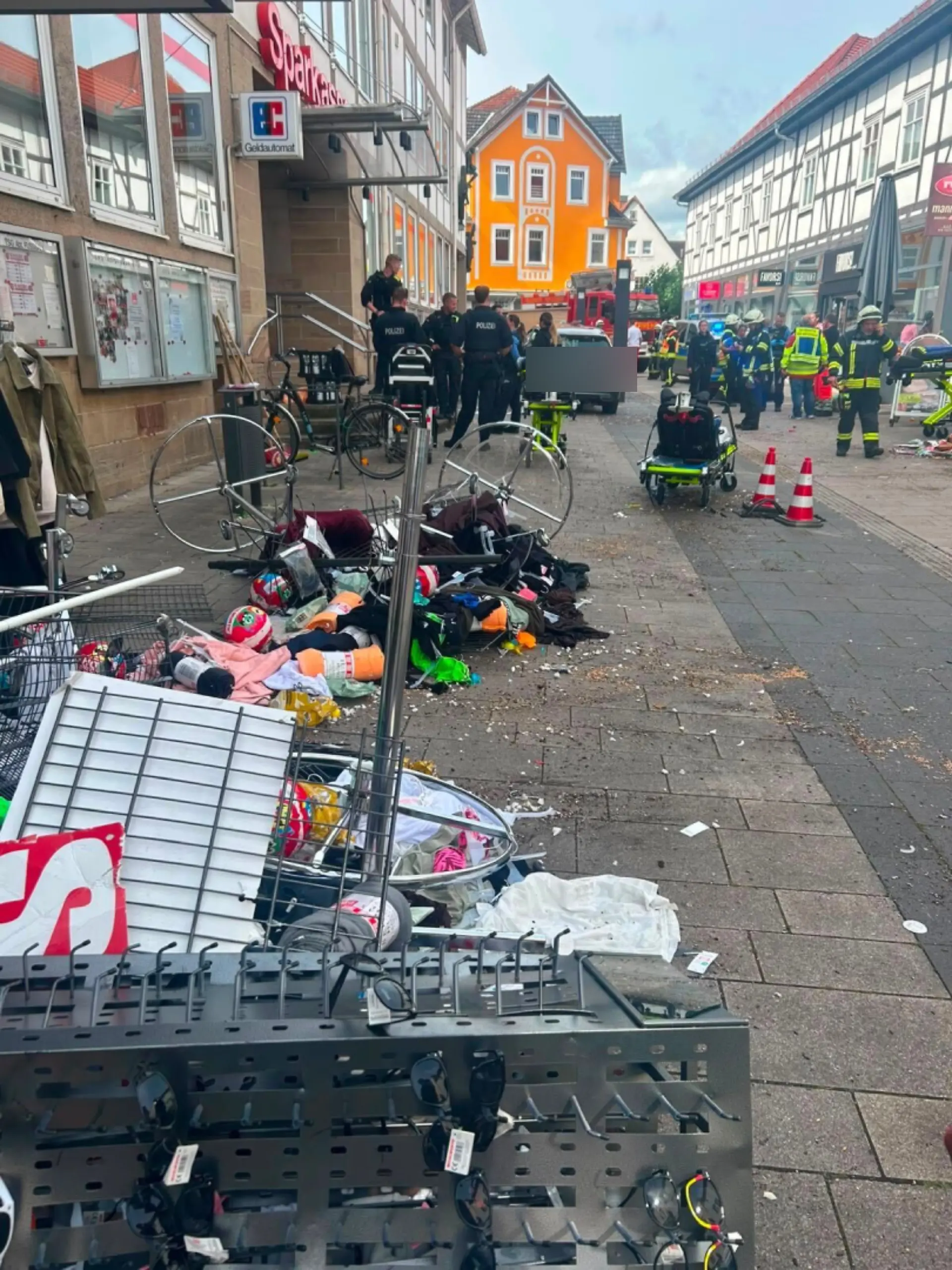 Die Fußgängerzone in Hofgeismar ist sichtlich verwüstet.