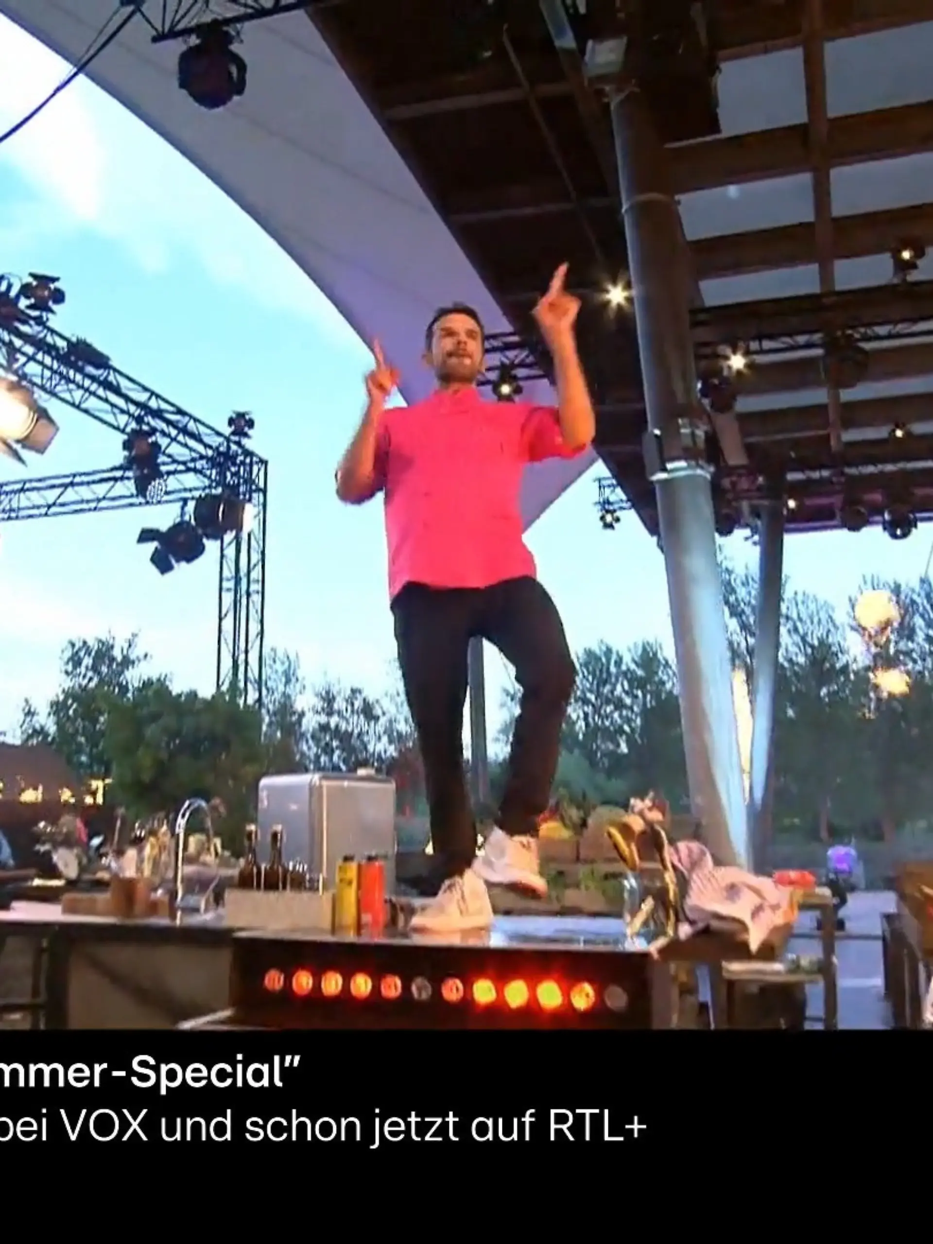 Bild zu: "Freche Ansage an Steffen Henssler! Toni Bauer stichelt direkt los"