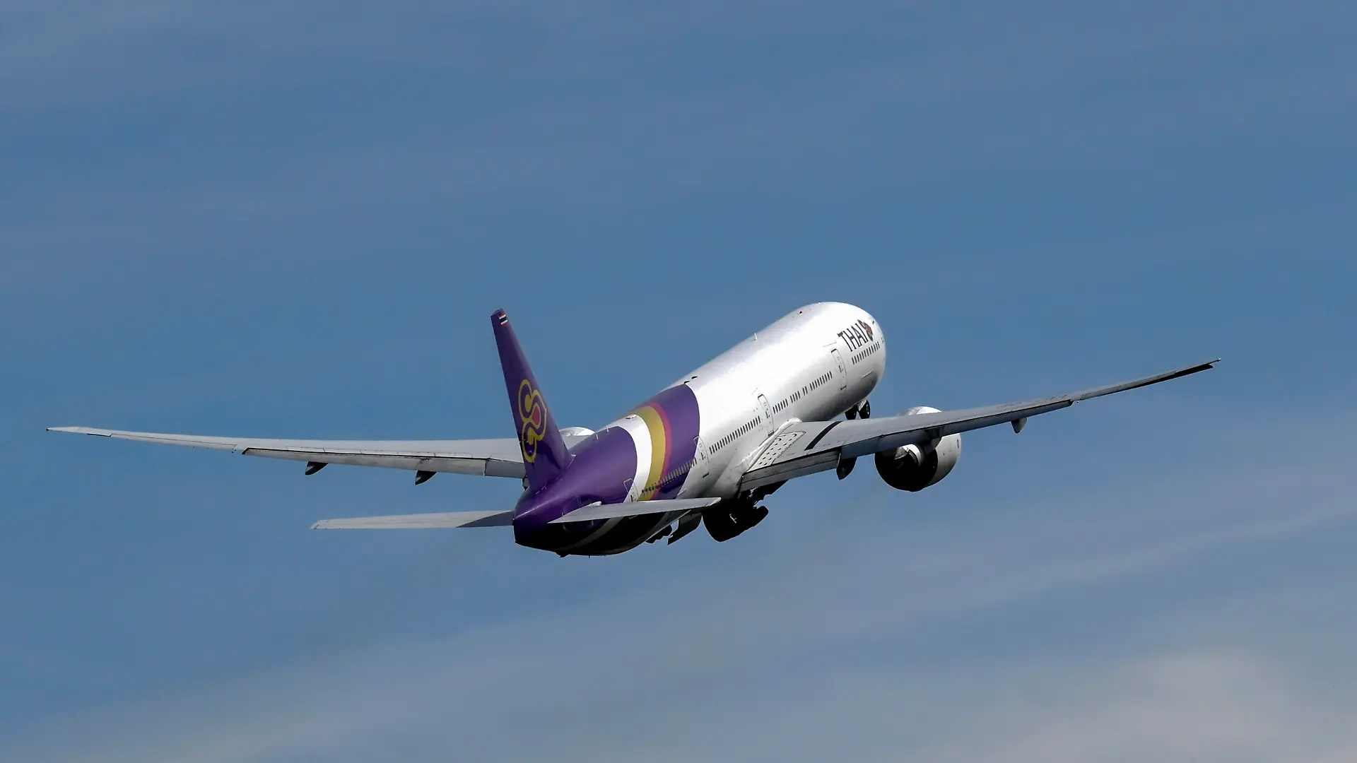 Diese Maschine der Thai Airways meldet das Notsignal 7700