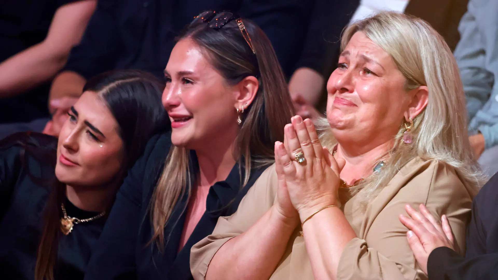 Familie Safiulov feuert selfiesandra bei „Let’s Dance” an. 