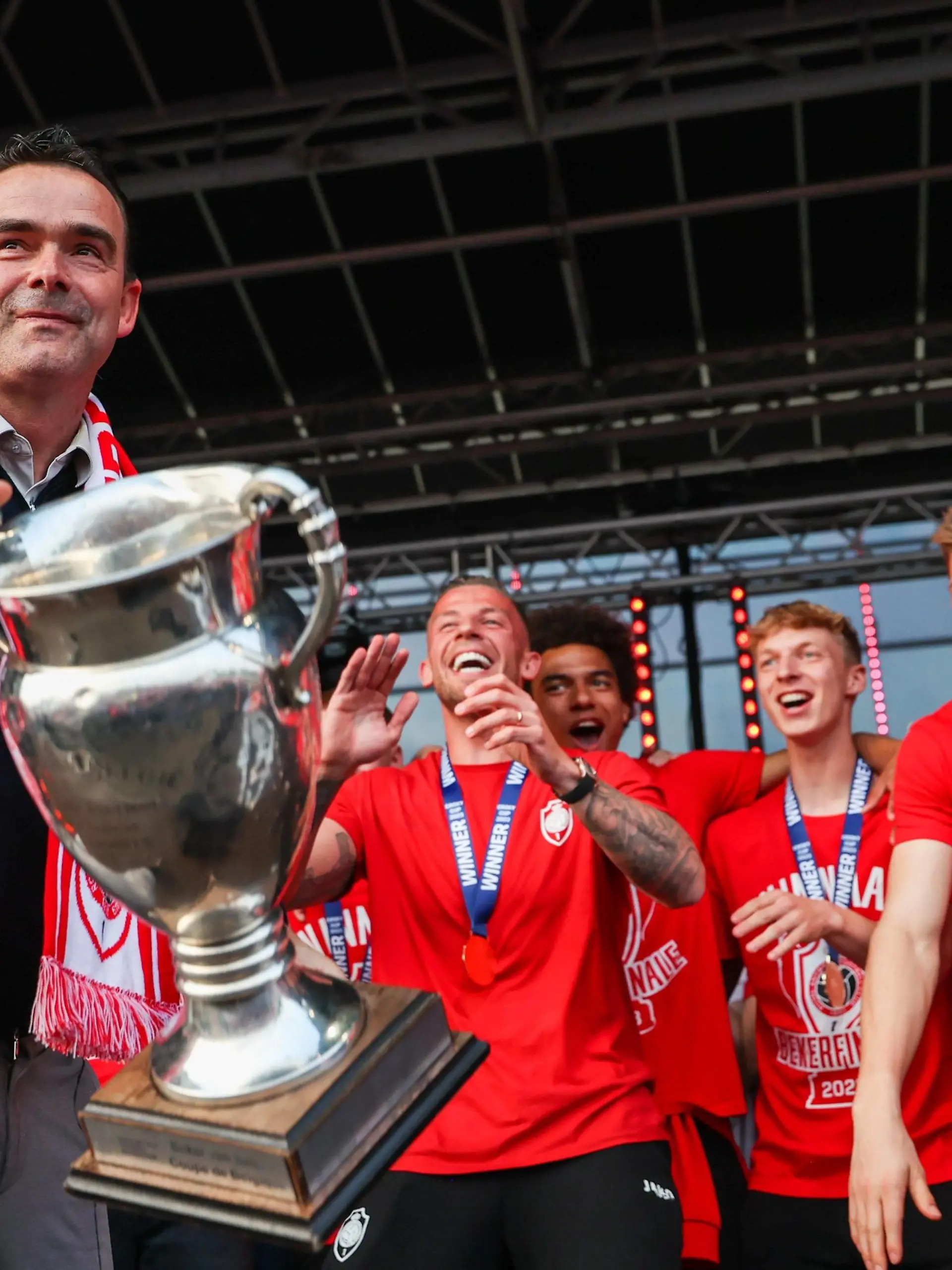 ANTWERPEN, BELGIUM - APRIL 30 : Marc Overmars celebrating with the cup at the Bosuil Stadium of Royal Antwerp Football Club to celebrate their victory in the Croky Cup. Pictured on April 30, 2023 in Antwerpen, Belgium - 30/04/2023  RAFC Fans Croky Cup PhotoNews/Panoramic PUBLICATIONxINxGERxSUIxAUTxHUNxONLY