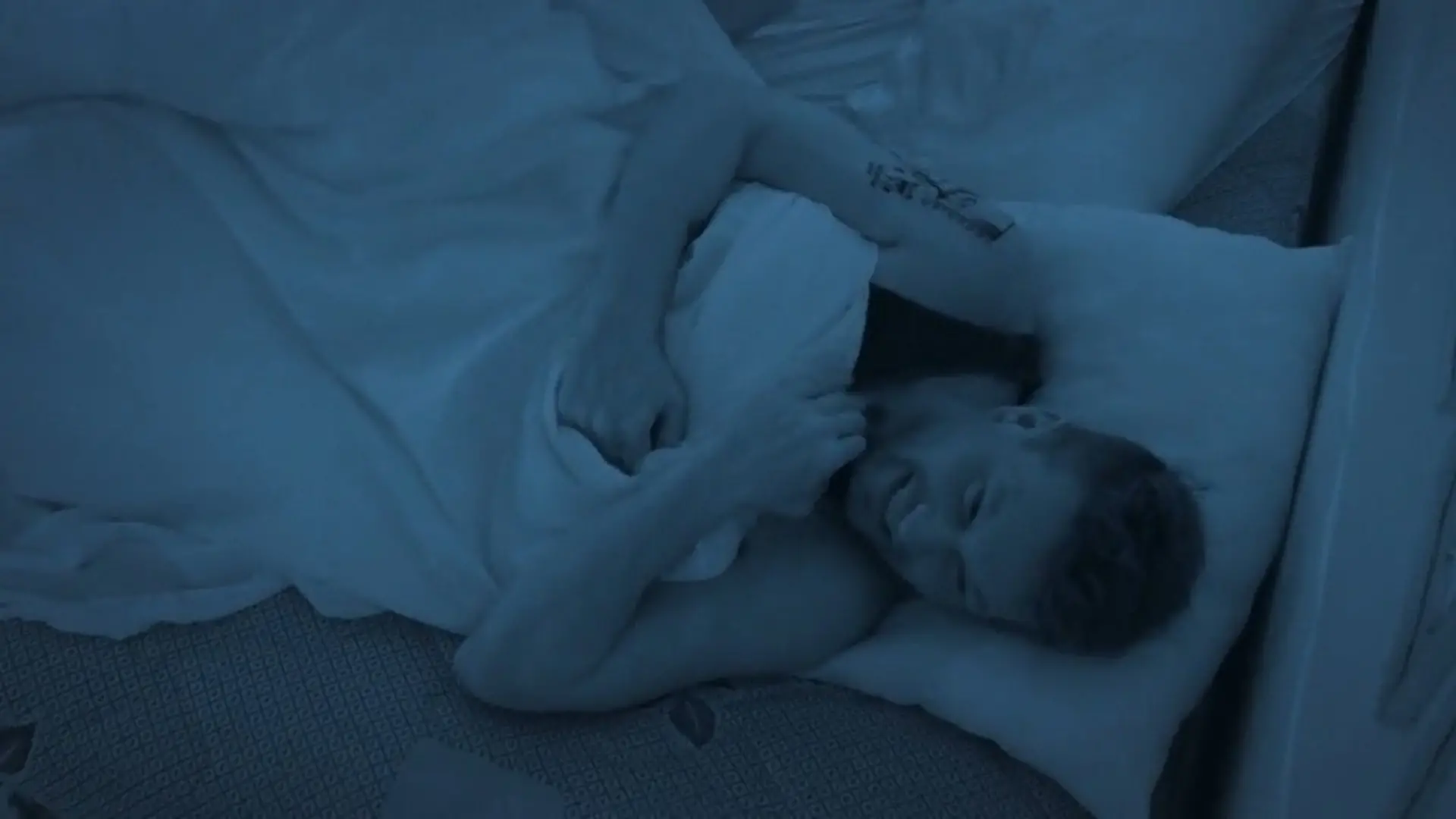 Raúl Richter hat Sex – und SCHREIT den AYTO-Schlafsaal wach! Boom Boom Kreisch