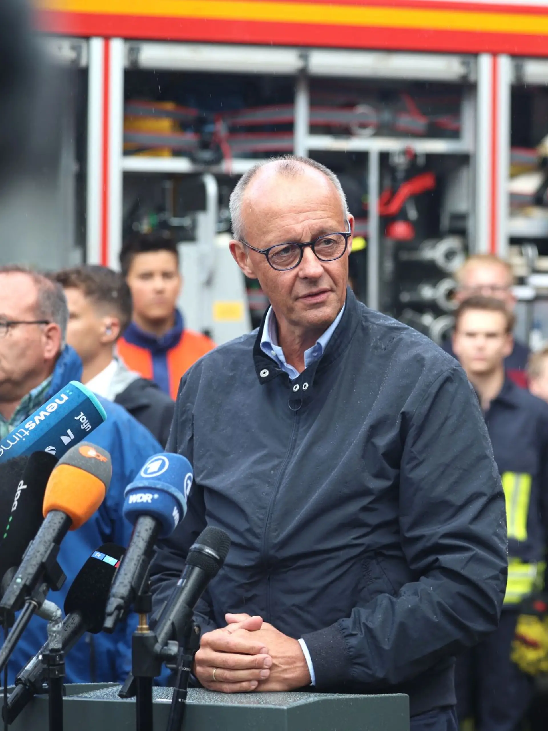 Bild zu: "Merz in Waldbrand-Gemeinde ausgepfiffen "