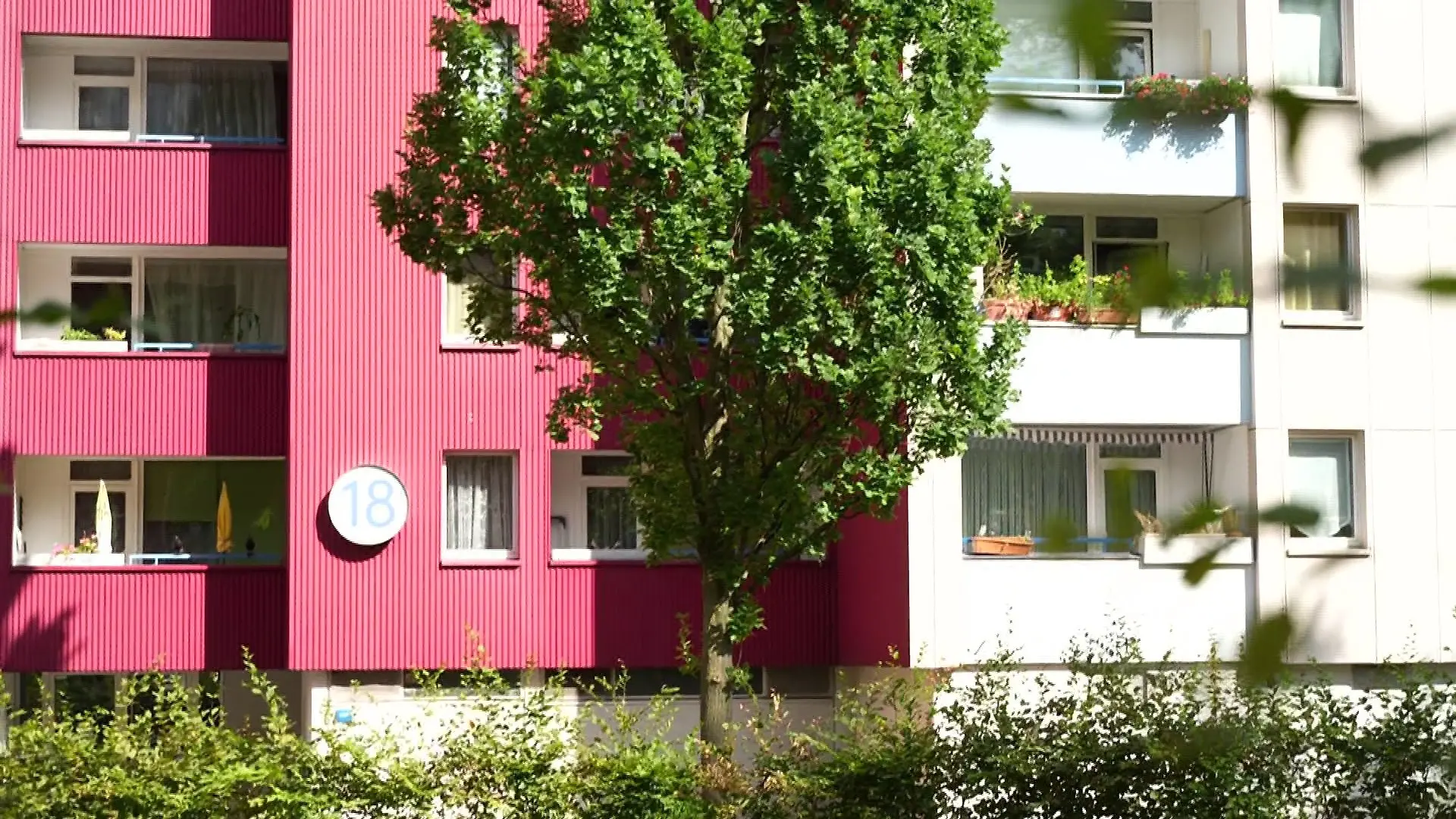 In diesem Dortmunder Hochhaus soll ein 15-Jähriger seinen eigenen Vater (49) getötet haben.