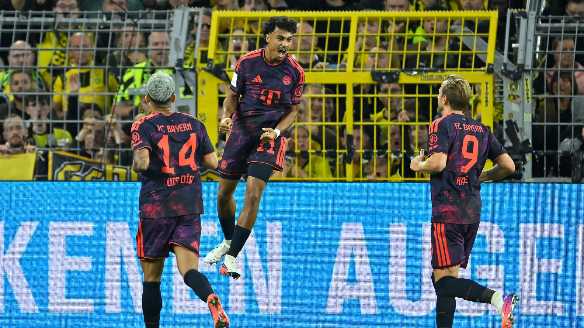 Dortmund, Signal-Iduna-Park, 22.08.26, GER, Herren, Franz-Beckenbauer-Supercup, Saison 2026, Borussia Dortmund - FC Bayern Muenchen Bild: Nathaniel BROWN (Muenchen) jubelt nach seinem Tor zum 0:1 DFL regulations prohibit any use of photographs as image sequences and/or quasi-video.