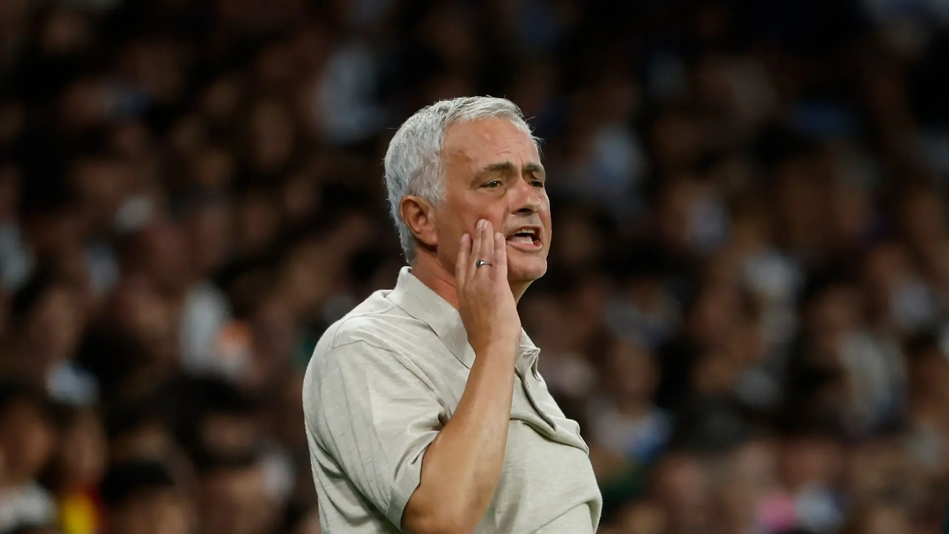 Real Madrids Cheftrainer José Mourinho stärkt seinem Offensivstar Vinícius Júnior den Rücken.