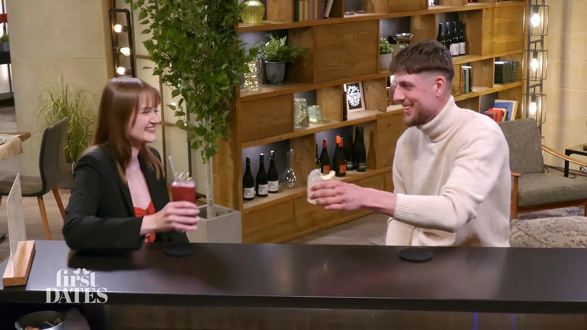 Sind Janina und Julian genau das, was der andere sucht? Passt das Beuteschema?