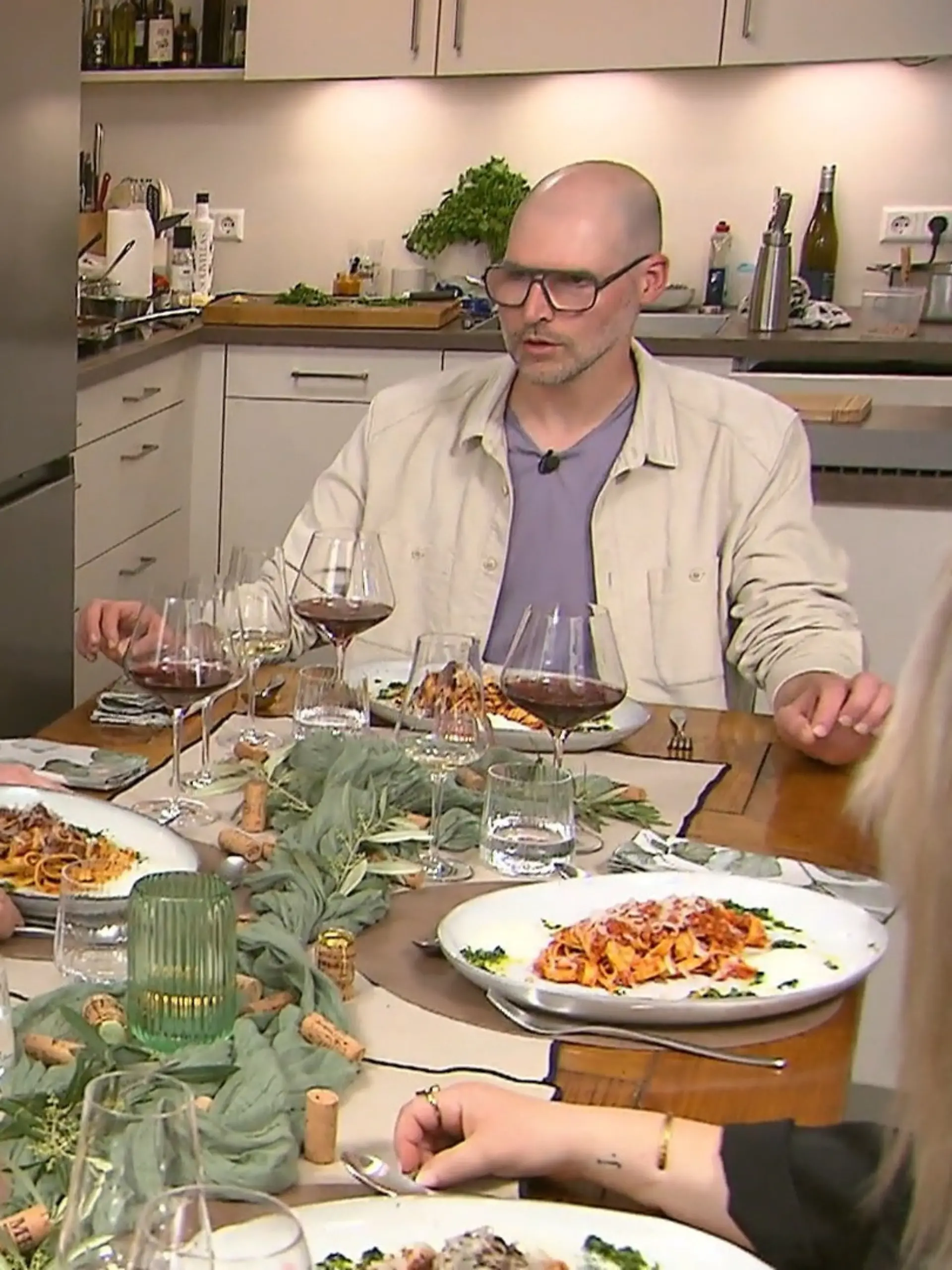 Bild zu: "Stefan will die Dinner-Gäste mit aufgepimpter Bolognese beeindrucken"