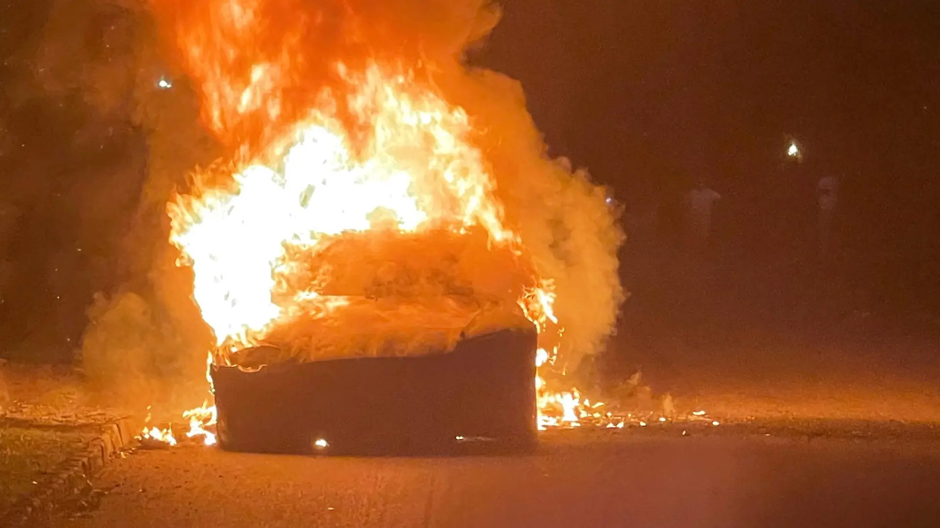 Der Tesla S-Plaid wird zum Feuerball.