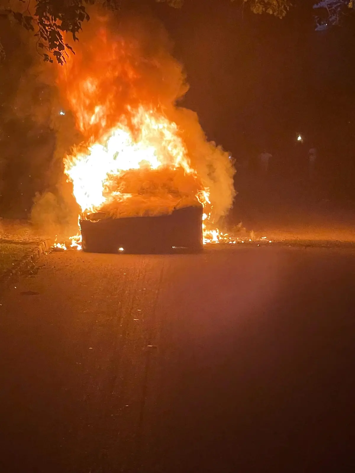 Der Tesla S-Plaid wird zum Feuerball.