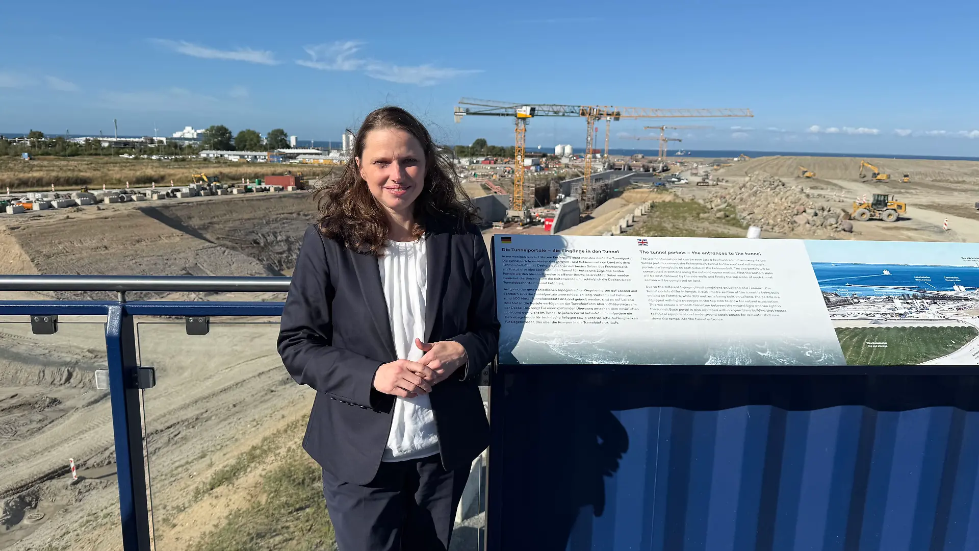 Melanie Leonhard (SPD) an der Baustelle für den Fehmarnbelt-Tunnel