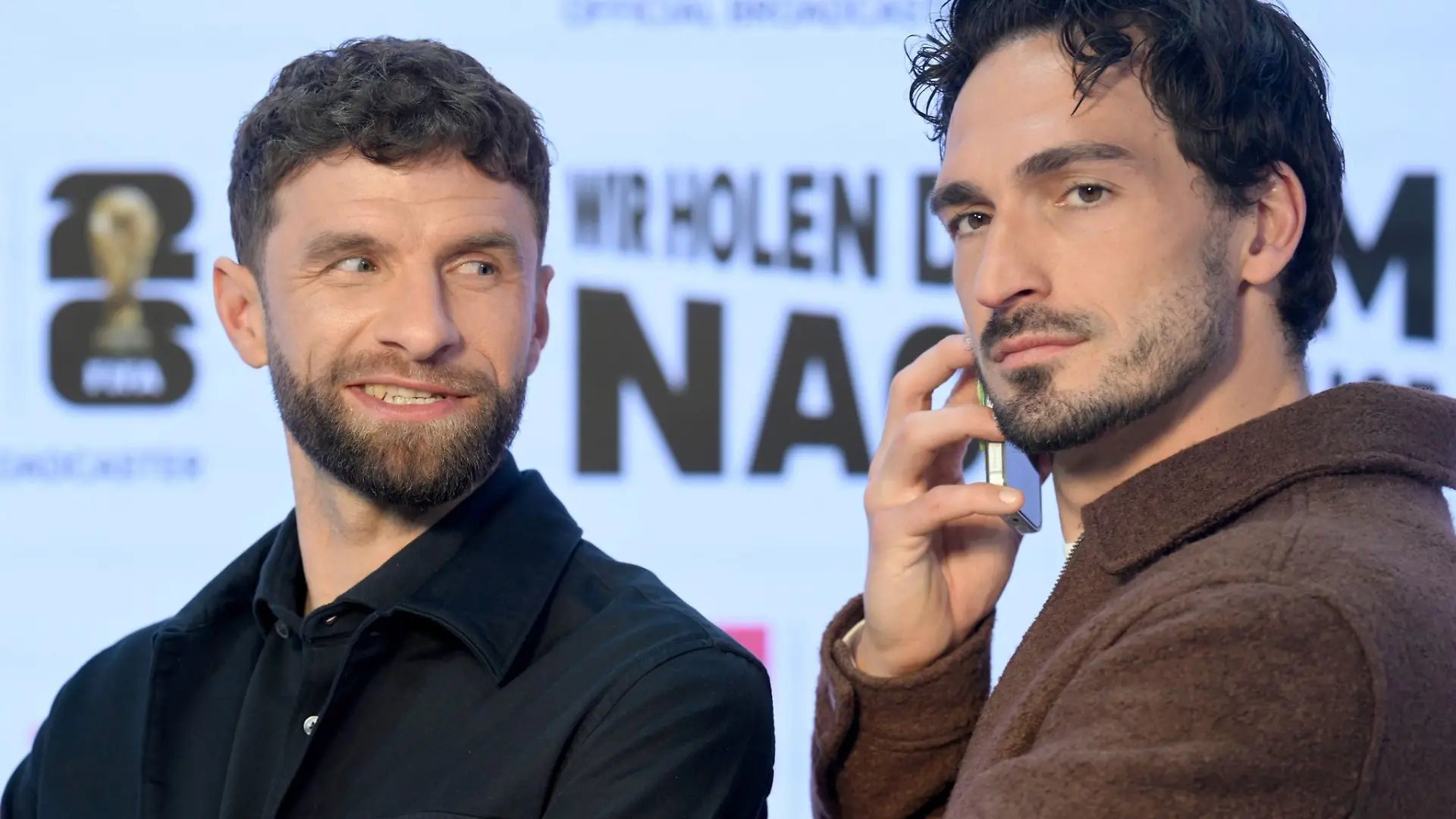 Müller (l) und Hummels steigen bei portugiesischem Club ein. (Archivbild)