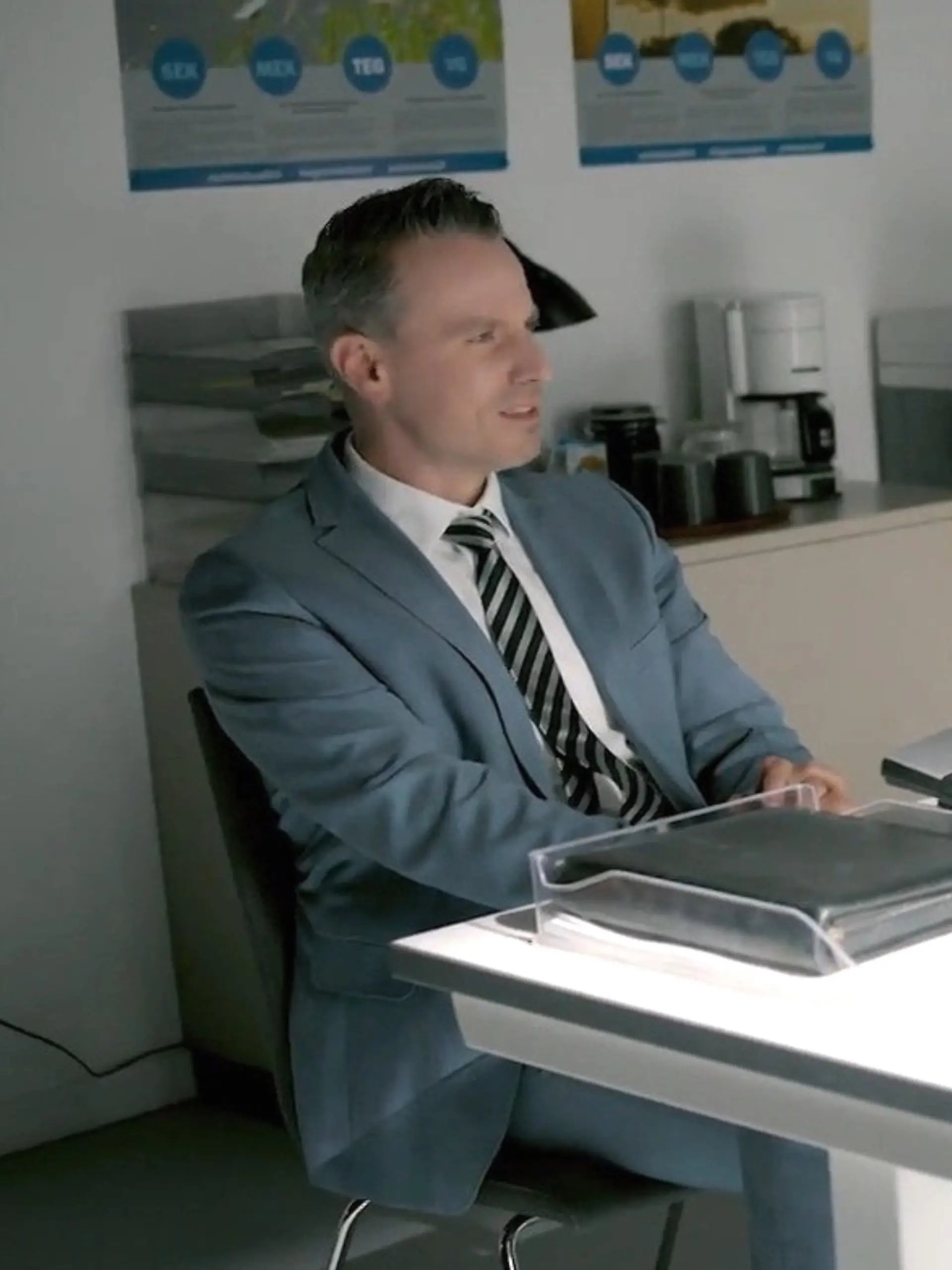 AWZ: Kilian wird von der Kommissarin befragt