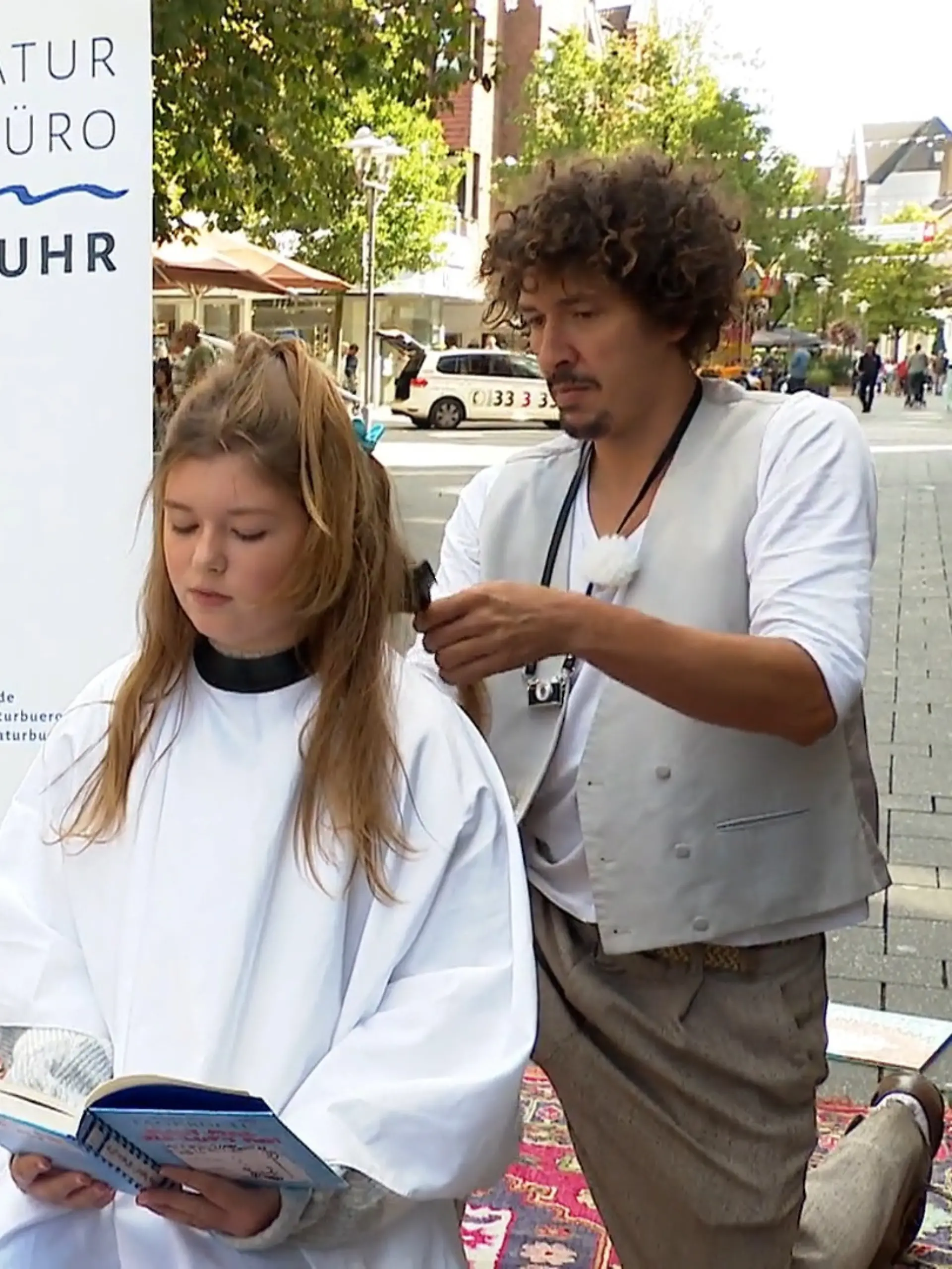 Bild zu: "Vorlesefriseur schneidet Haare im Ruhrgebiet kostenlos"