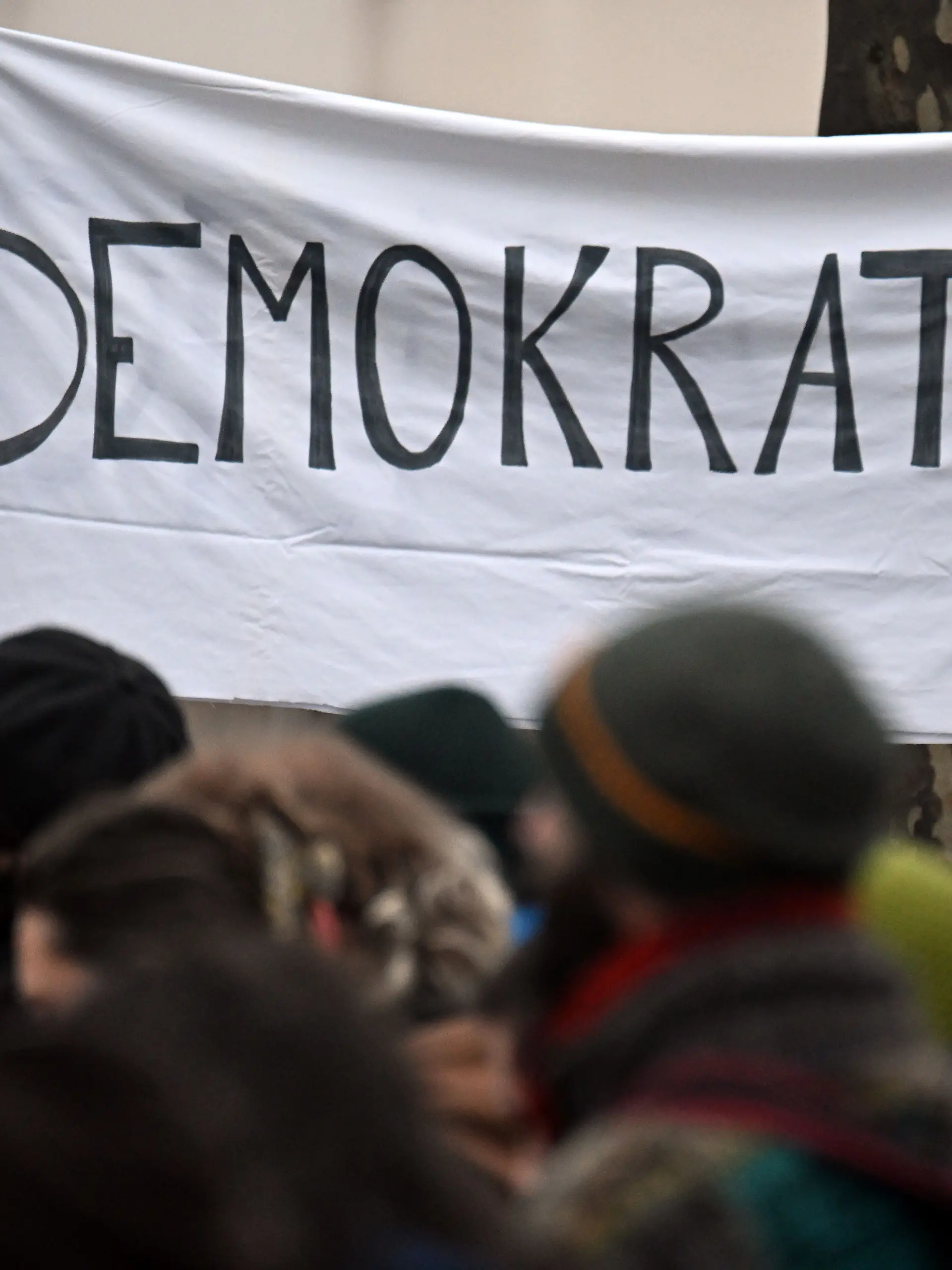 Demokratie in Niedersachsen zunehmend unter Druck?