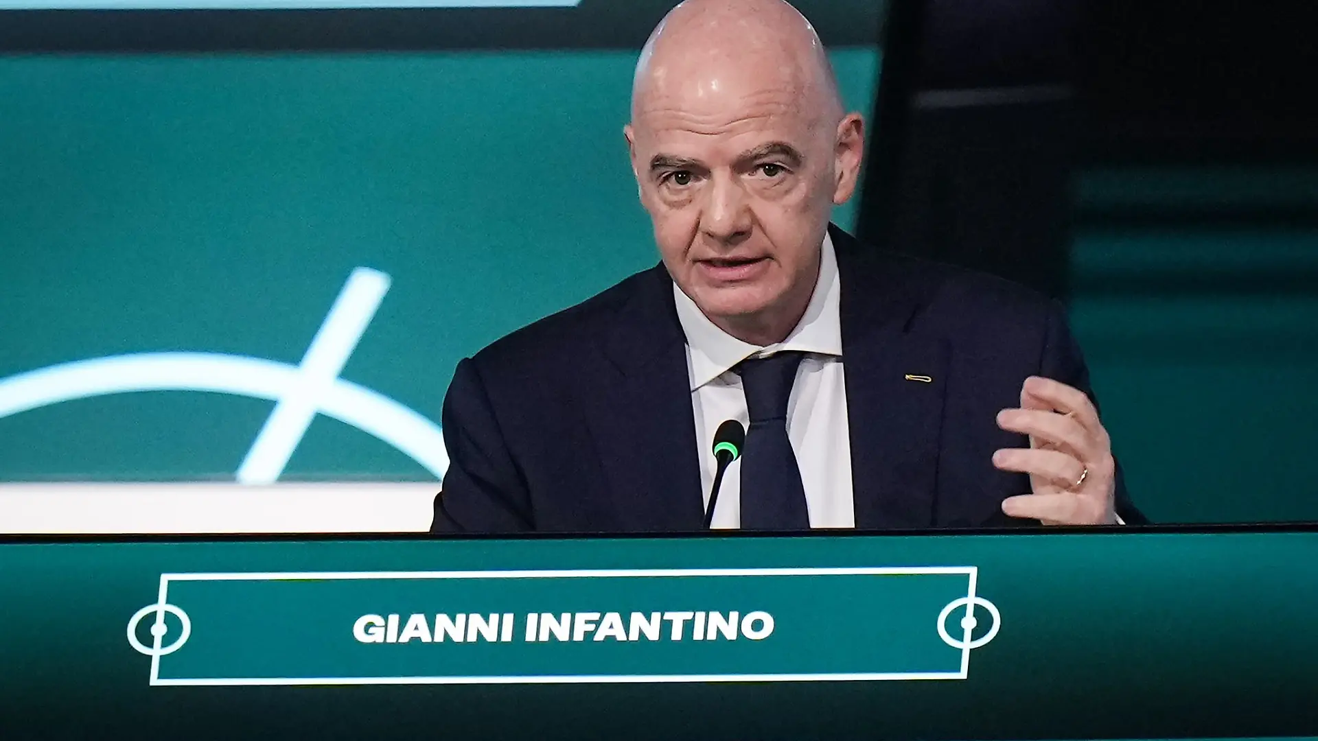 Bild zu: "Italiens Fußballverband entzieht Infantino Unterstützung"