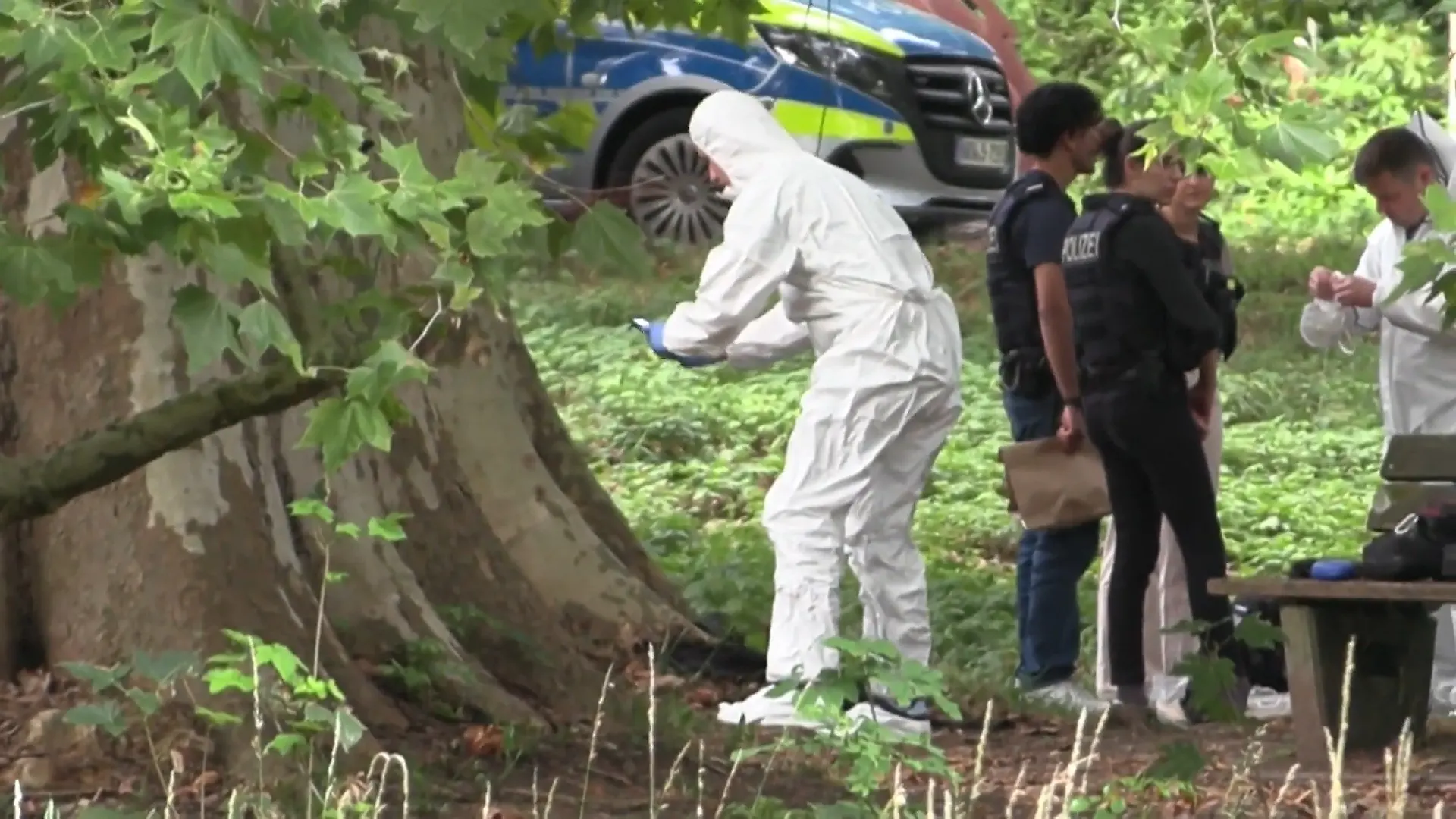 Tödliche Stiche in Leverkusen 20-Jähriger stirbt im Krankenhaus
