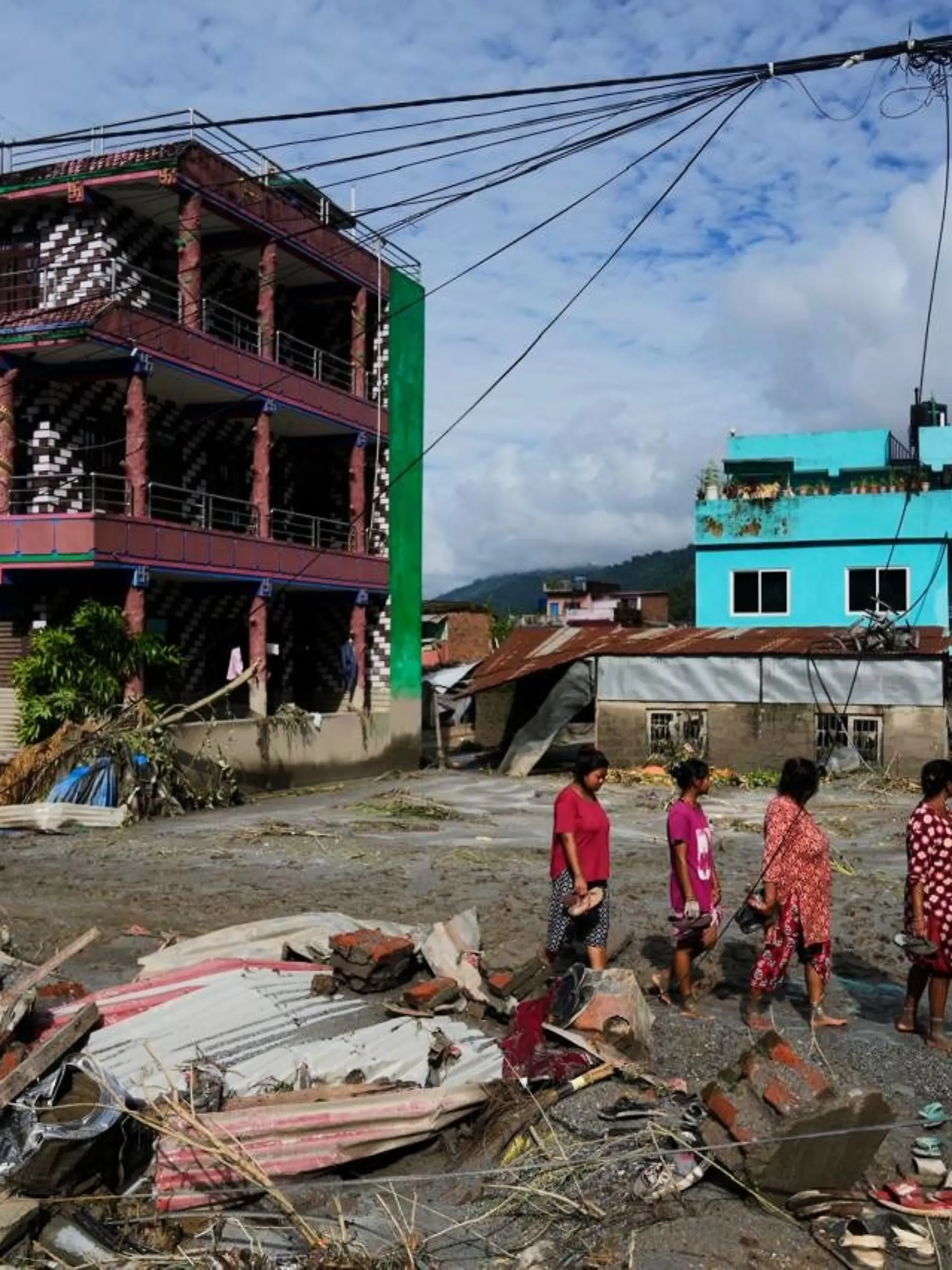 Bild zu: "Mindestens acht Deutsche nach Sturzflut in Nepal vermisst"