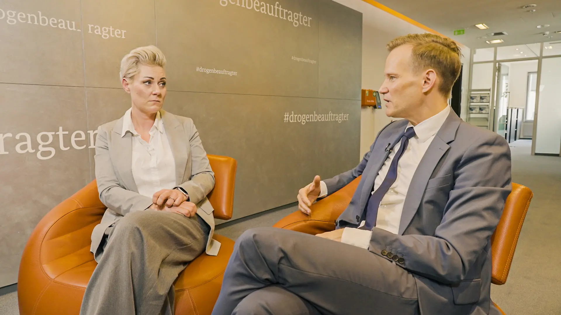 Doc Caro trifft Hendrik Streeck (Beauftragter der Bundesregierung für Drogen- und Suchtfragen)