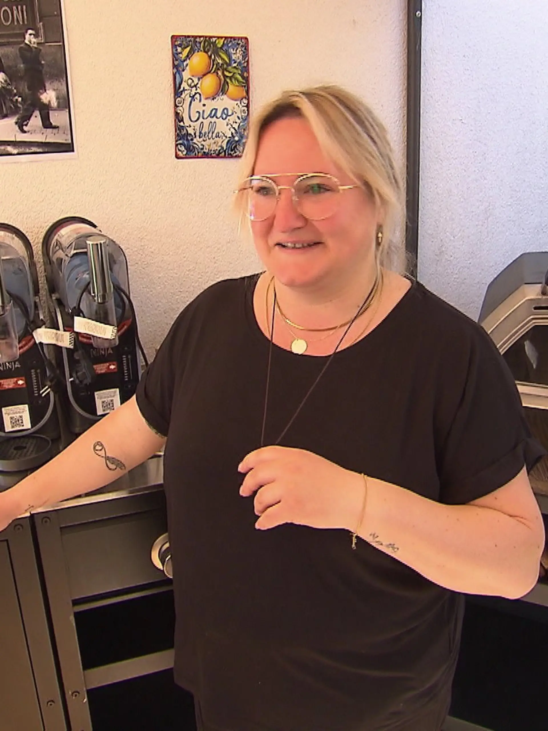 Bild zu: "„Packt eure Badesachen ein!“ – Lorenes Pool wird zum heimlichen Star"