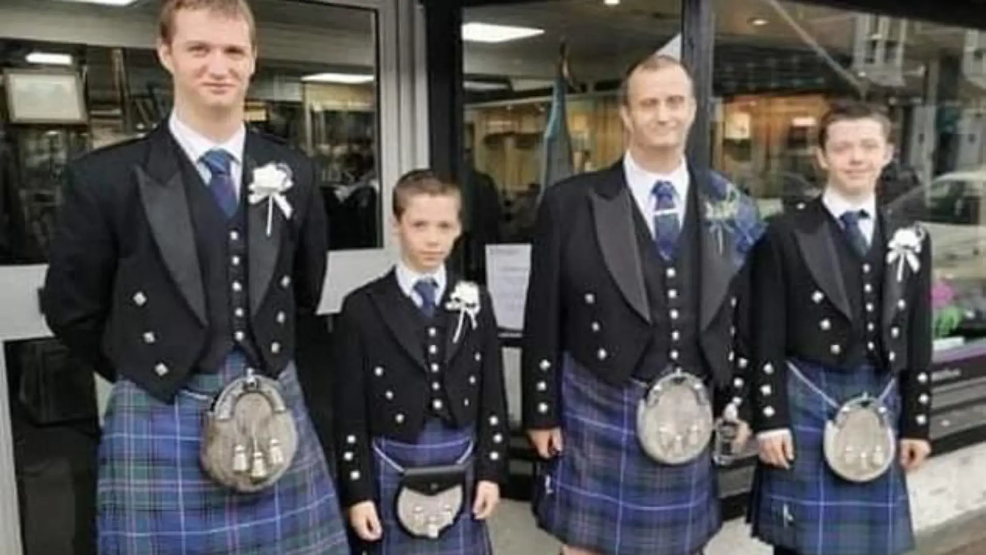 Paul Wynn mit seinen Söhnen Sandy, Marcus und Tarquin an seinem Hochzeitstag