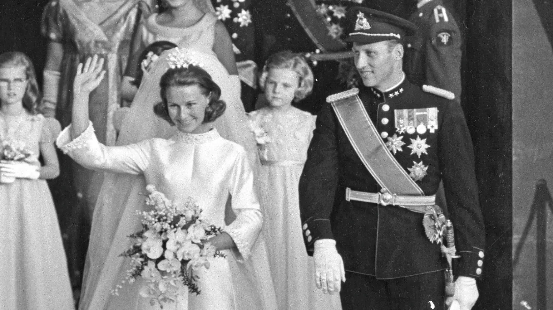Königin Sonja und König Harald bei ihrer Hochzeit im August 1968