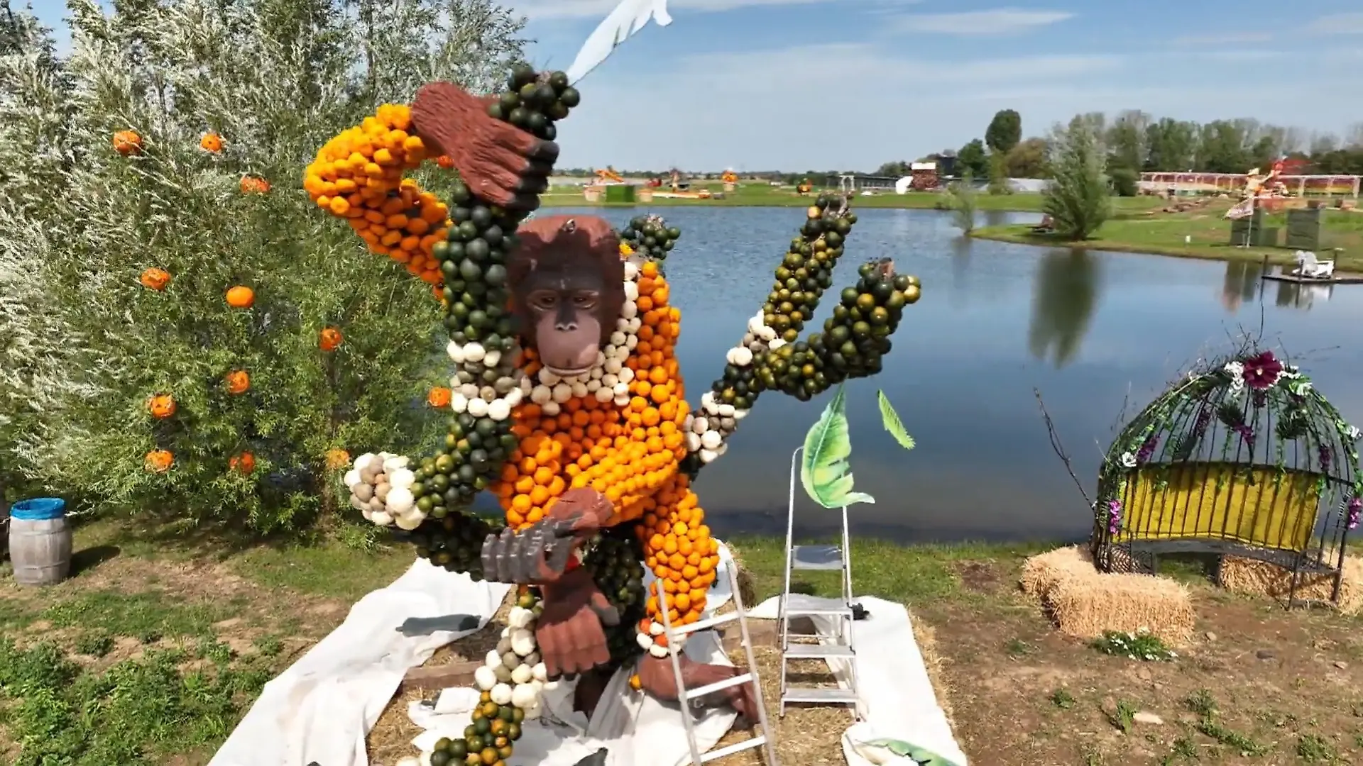 Ausstellung mit hunderttausenden Kürbissen in Mechernich Dschungelwelt mit Elefanten, Affen und Krokodilen