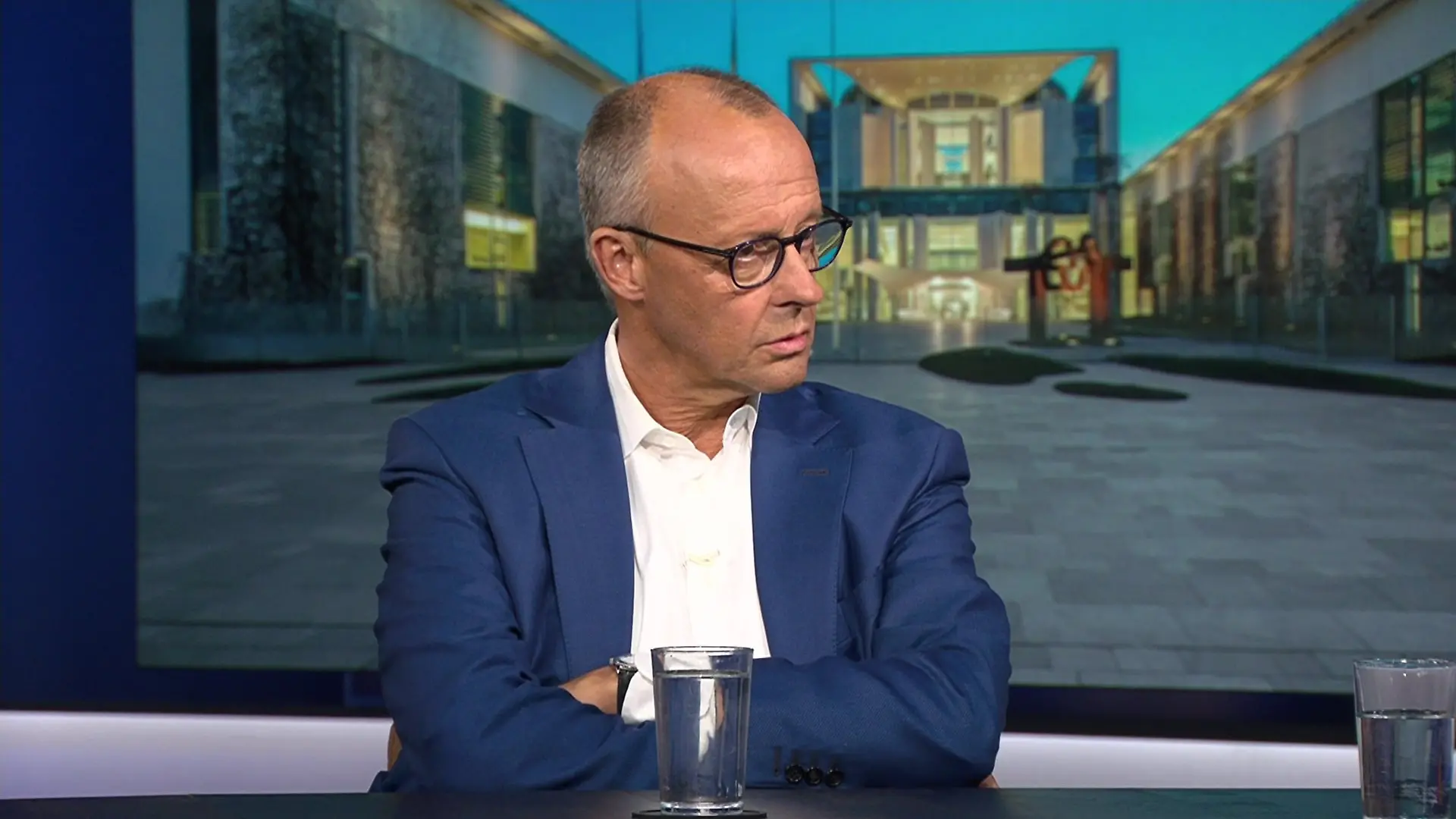 Bundeskanzler Friedrich Merz in der RTL-Sendung „Am Tisch mit Friedrich Merz”