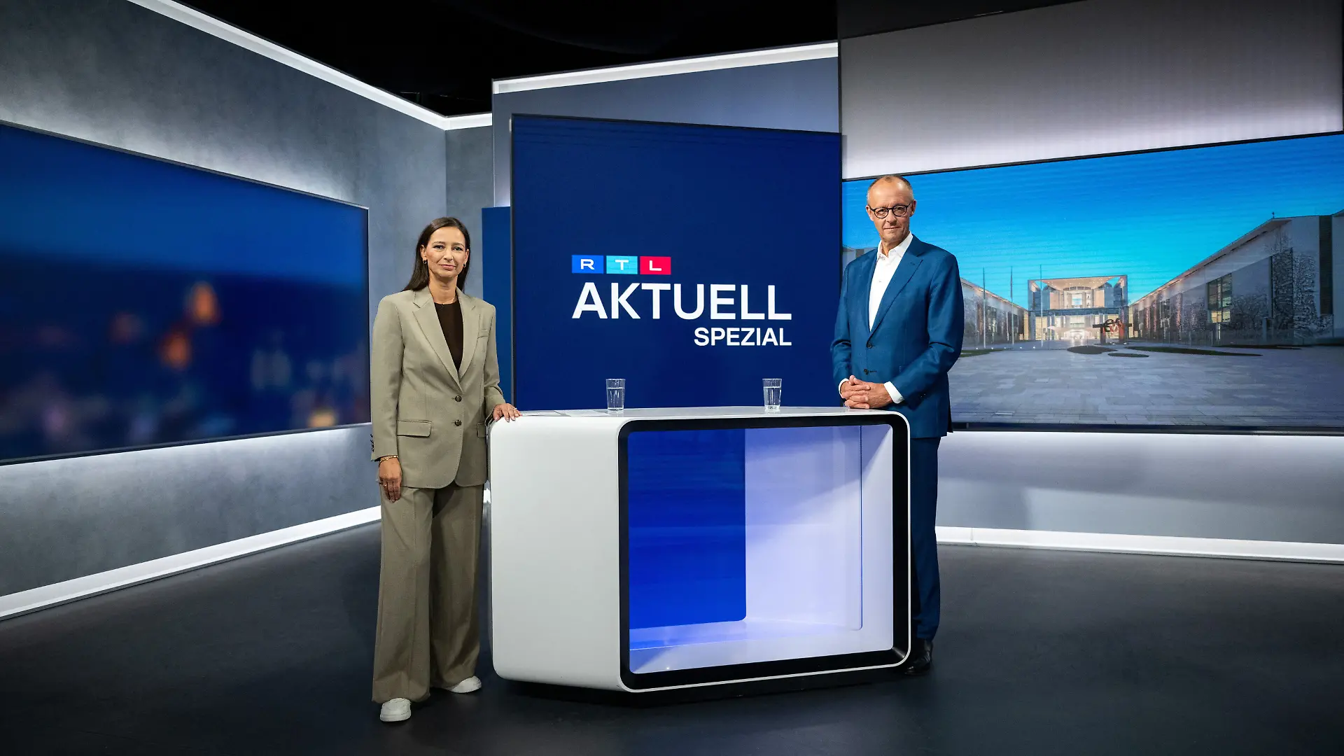 Bundeskanzler Friedrich Merz stellt sich in der RTL-Spezial-Sendung „Am Tisch mit Friedrich Merz” einigen Bürgern – und kritischen Fragen.