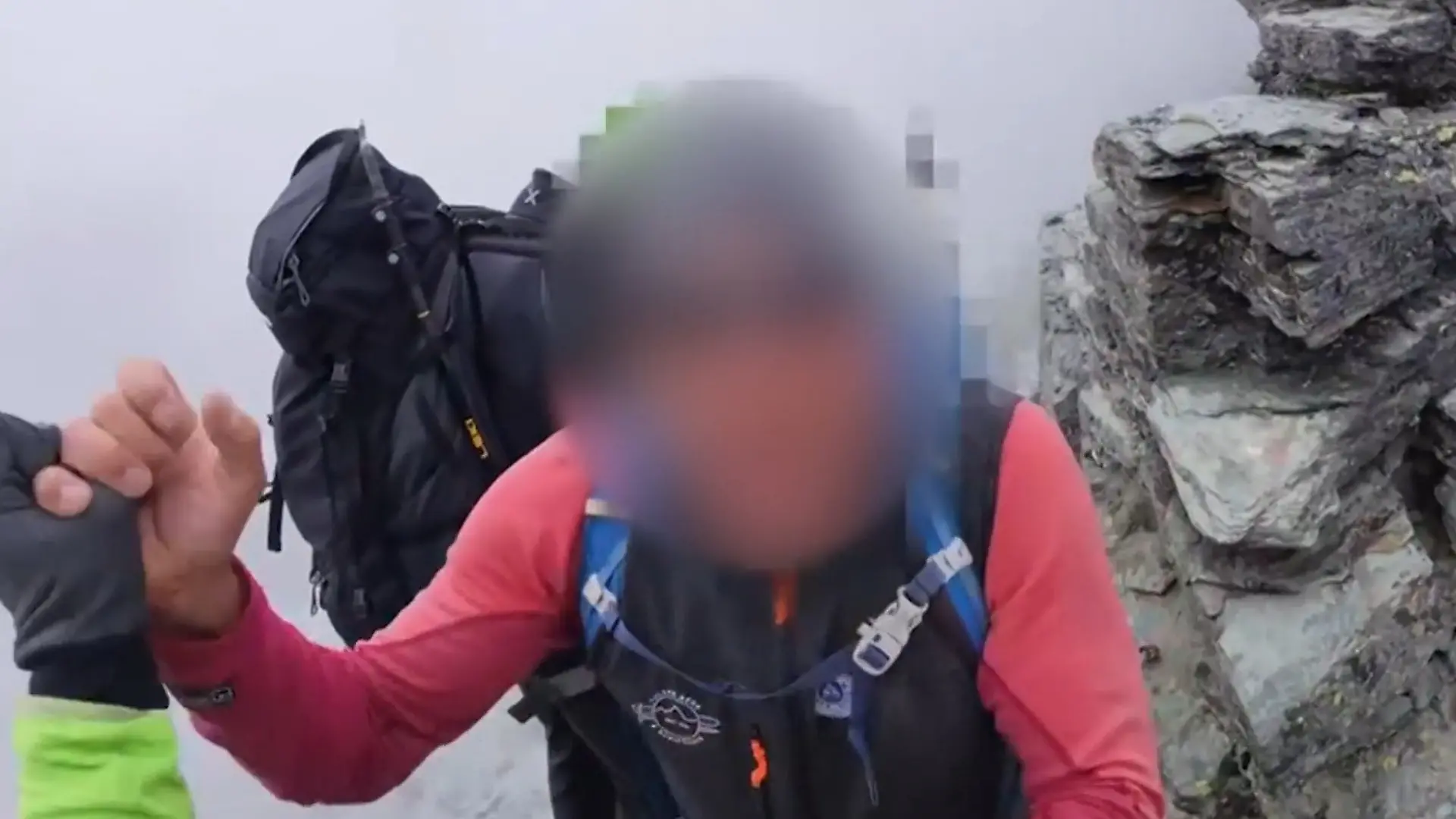 Auf schmalem Grat! Bergführer attackiert Wanderer in gefährlicher Höhe „Halt’s Maul!“