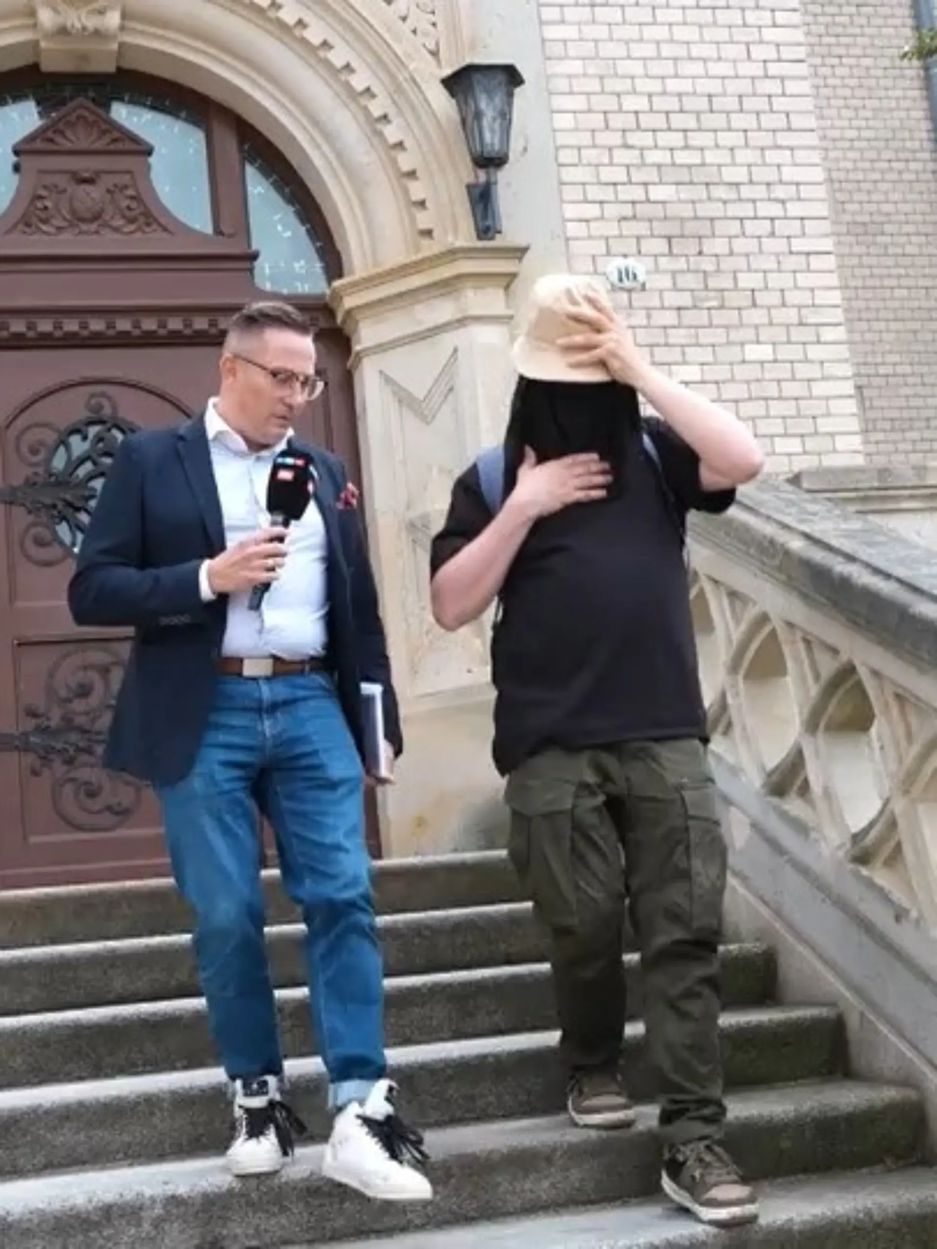 Bild zu: "Antidepressiva im Apfelmus! Vater soll eigenen Sohn (1) vergiftet haben"