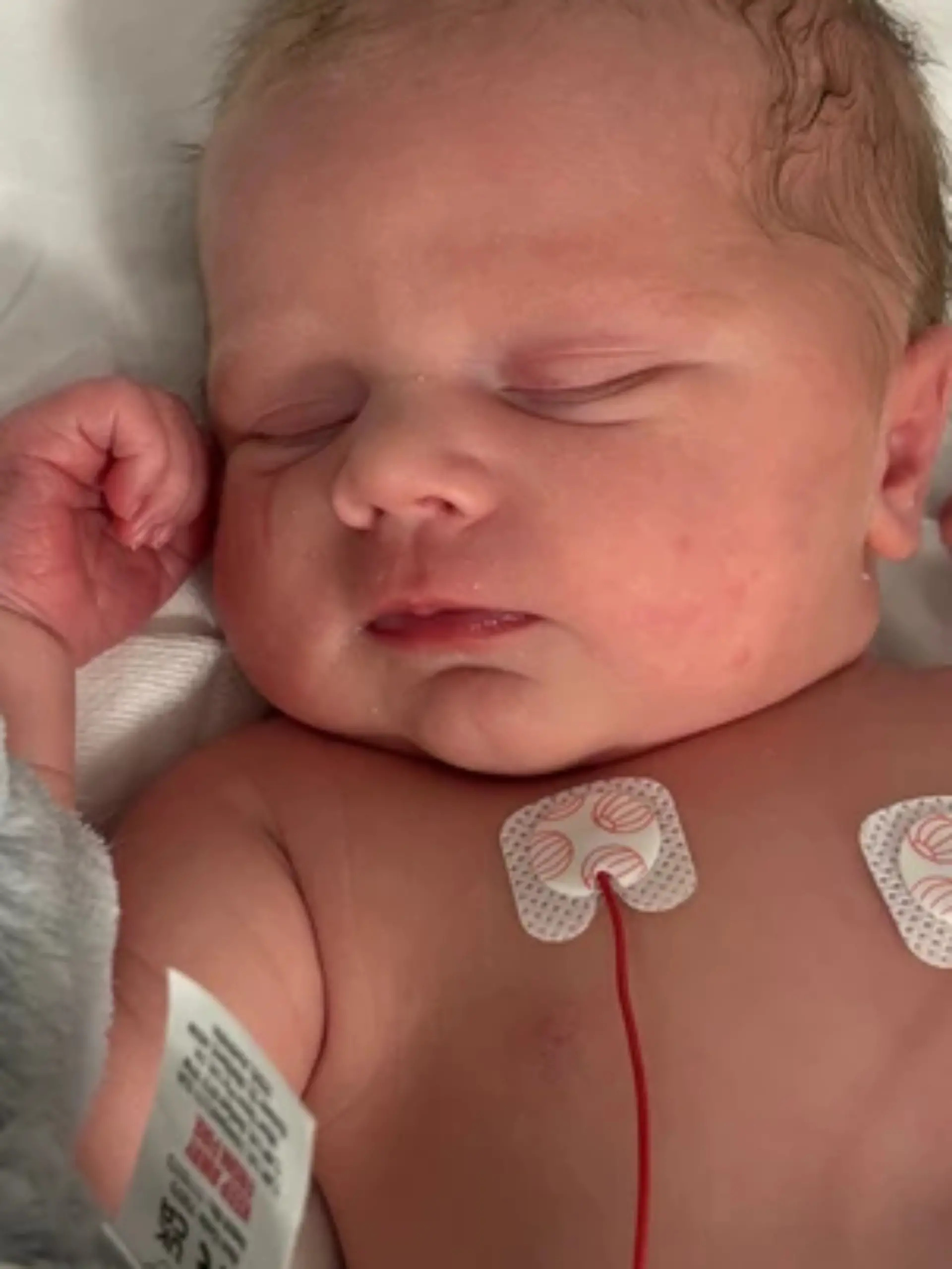 Bild zu: "Herzstillstand während Geburt! Baby Tommy muss ohne Mutter aufwachsen"