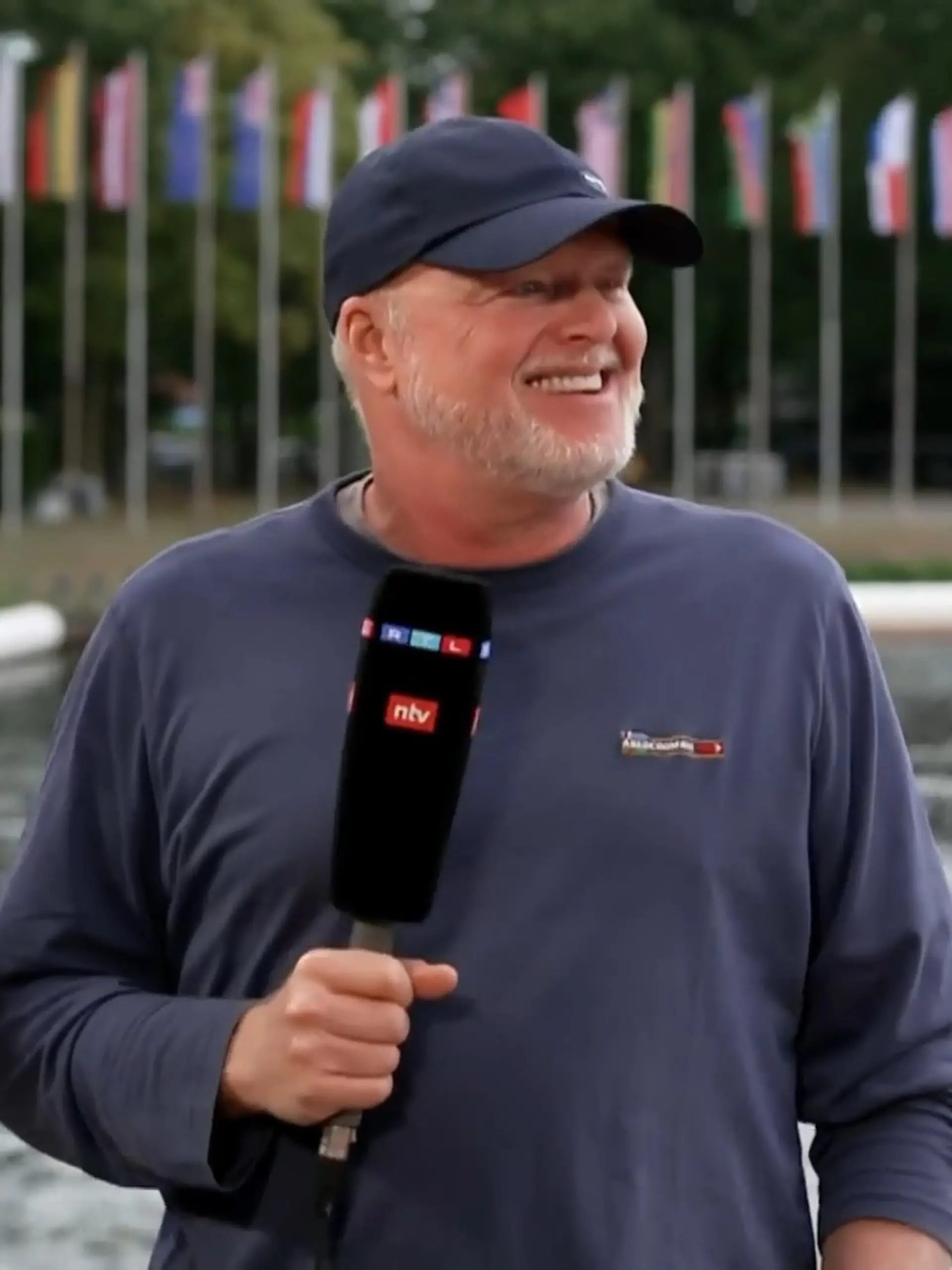 Ralf Schumacher und Stefan Raab bilden ein Team. Aber wer von ihnen hat hier eigentlich die Hosen an? 