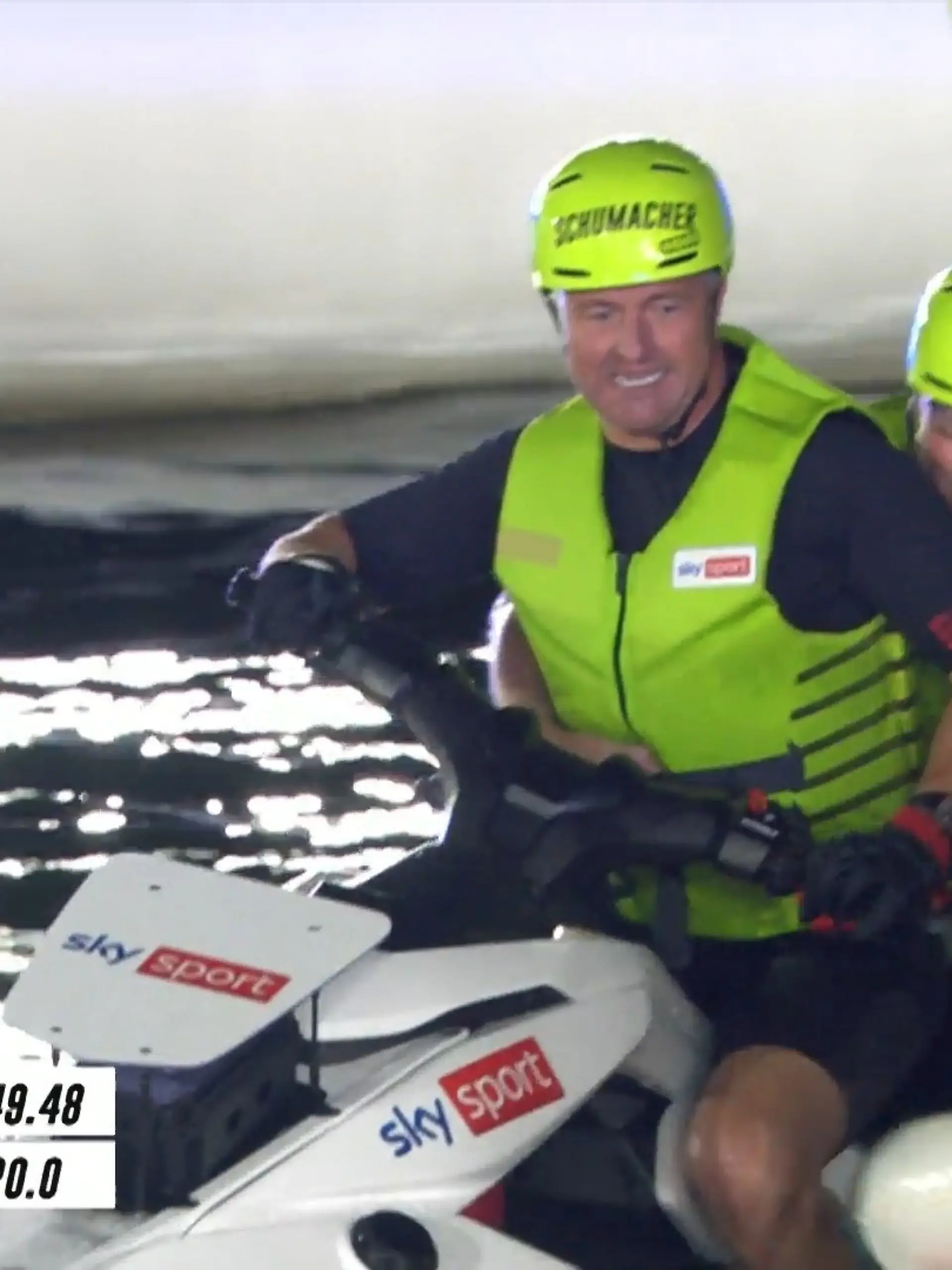 Bild zu: "Hier gehen Stefan Raab und Ralf Schumacher baden"