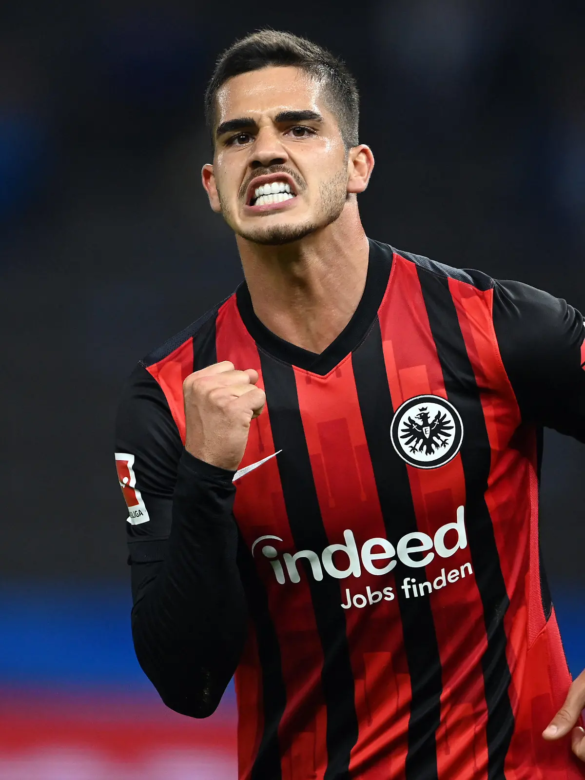 ARCHIV - 25.09.2020, Berlin: Fußball: Bundesliga, Hertha BSC - Eintracht Frankfurt, 2. Spieltag im Olympiastadion. Frankfurts Andre Silva jubelt nach seinem Treffer zum 1:0 per Elfmeter. (zu «Frankfurts Torjäger Silva wechselt nach Leipzig») Foto: Soeren Stache/dpa-Zentralbild/dpa +++ dpa-Bildfunk +++