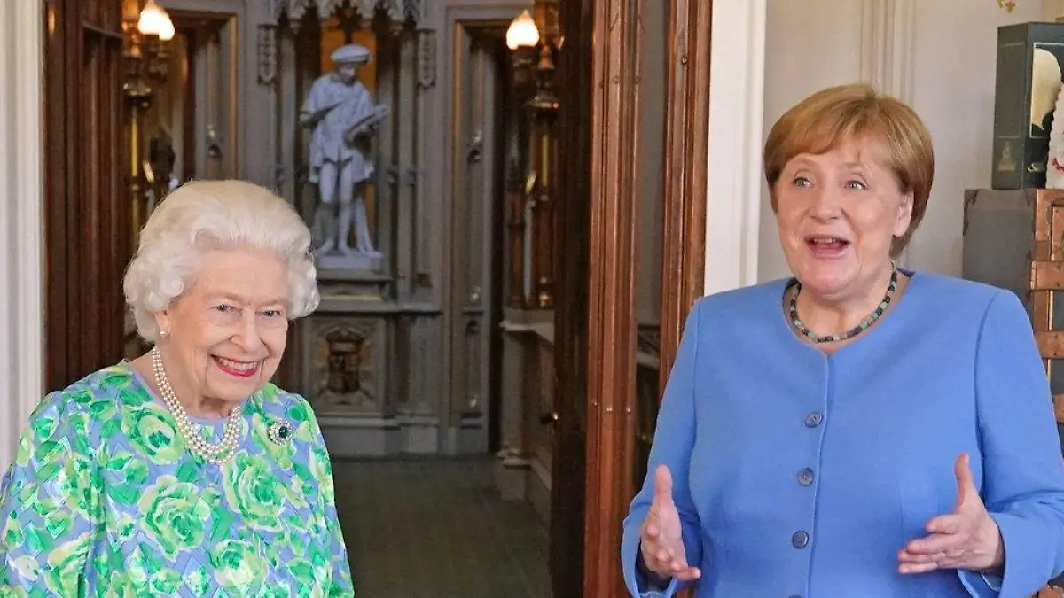 Angela Merkel freudestrahlend zu Besuch bei der Queen