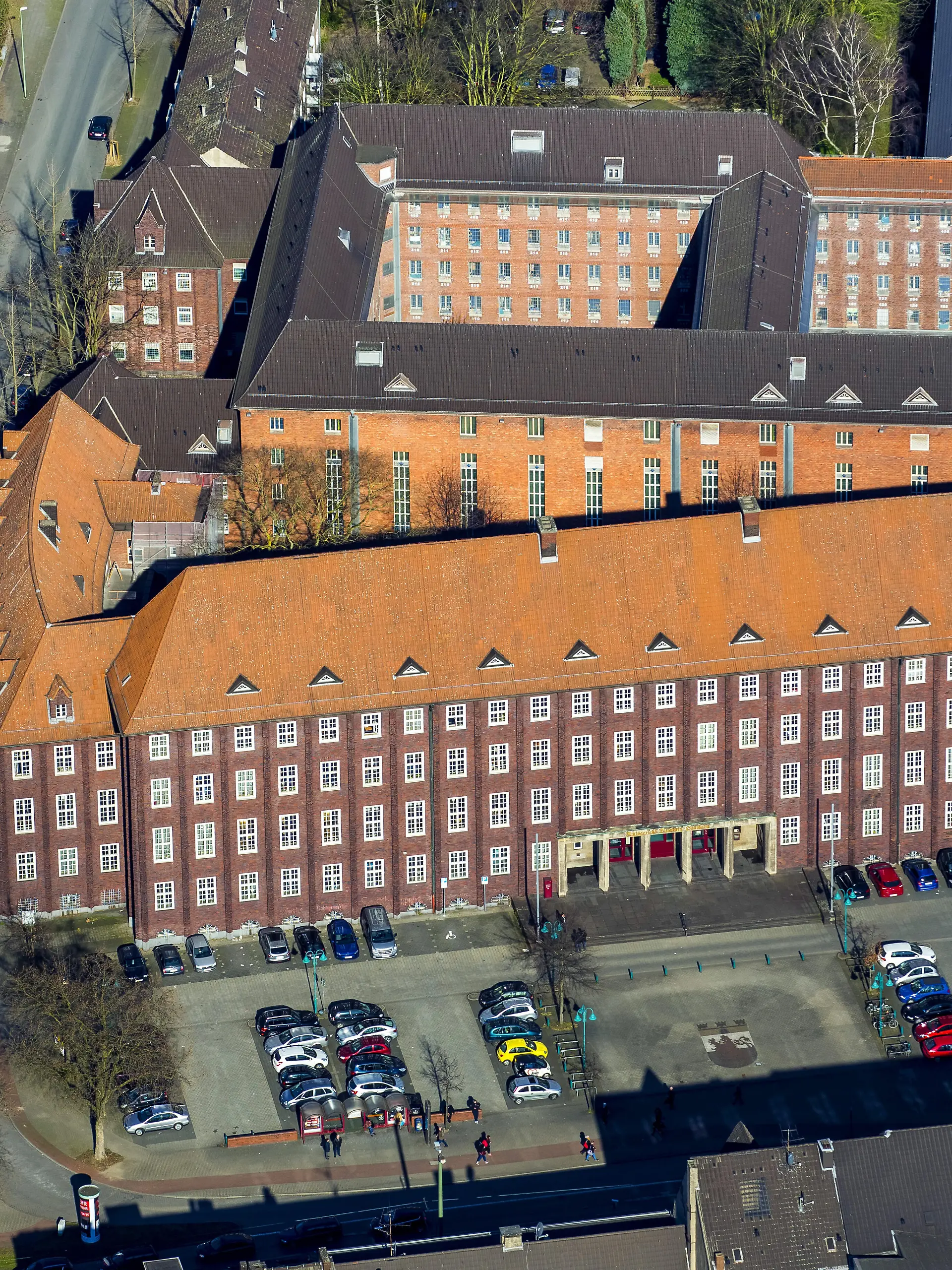 Gebaeude des Amtsgerichts Duisburg-Hamborn mit angeschlossener JVA Duisburg-Hamborn, 12.03.2015, Luftbild, Deutschland, Nordrhein-Westfalen, Ruhrgebiet, Duisburg | , district court and prison Duisburg-Hamborn, 12.03.2015, aerial view, Germany, North Rhine-Westphalia, Ruhr Area, Duisburg